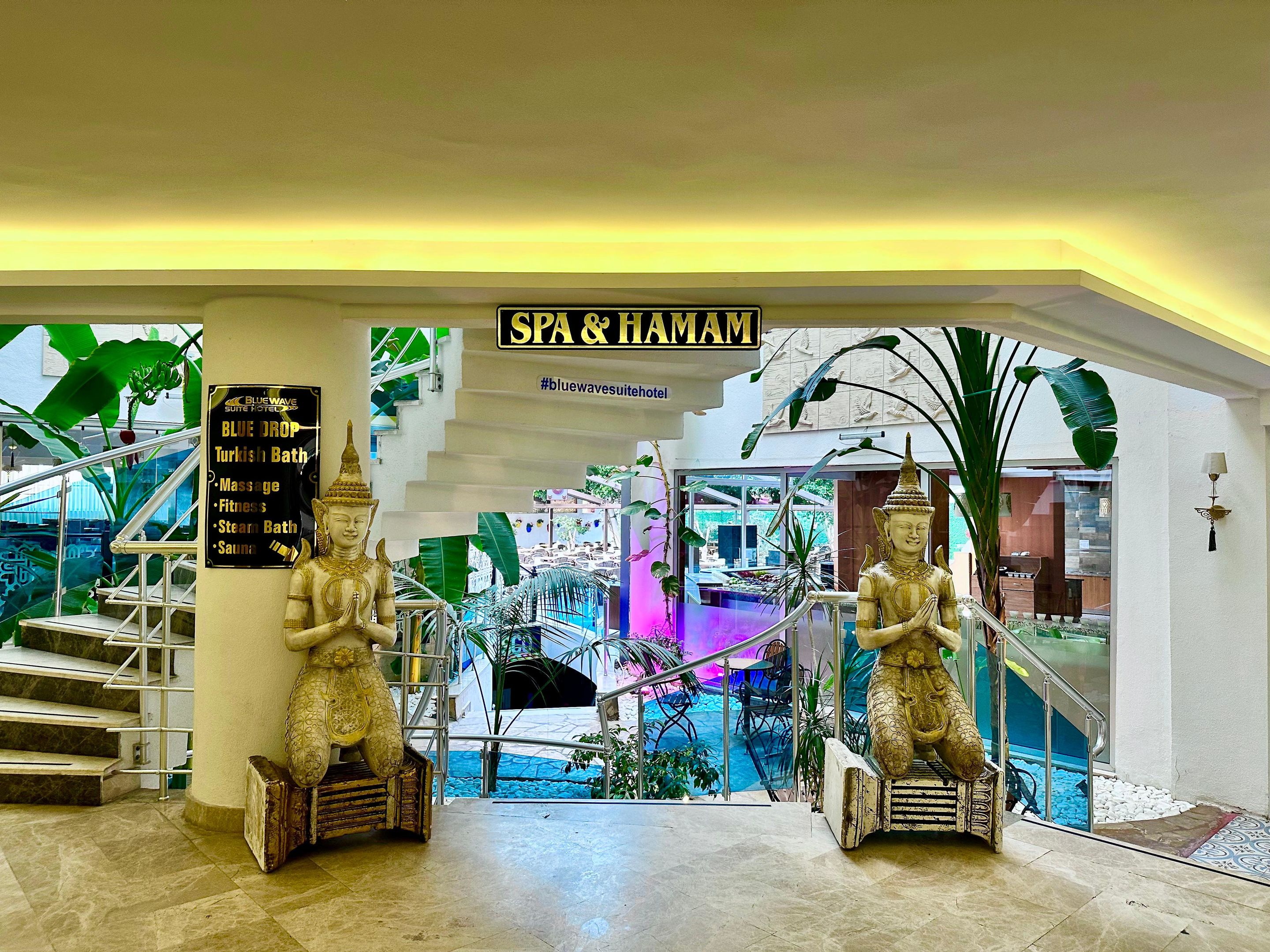BLUE WAVE SUITE HOTEL