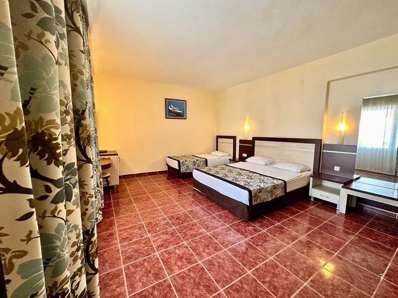 BLUE WAVE SUITE HOTEL
