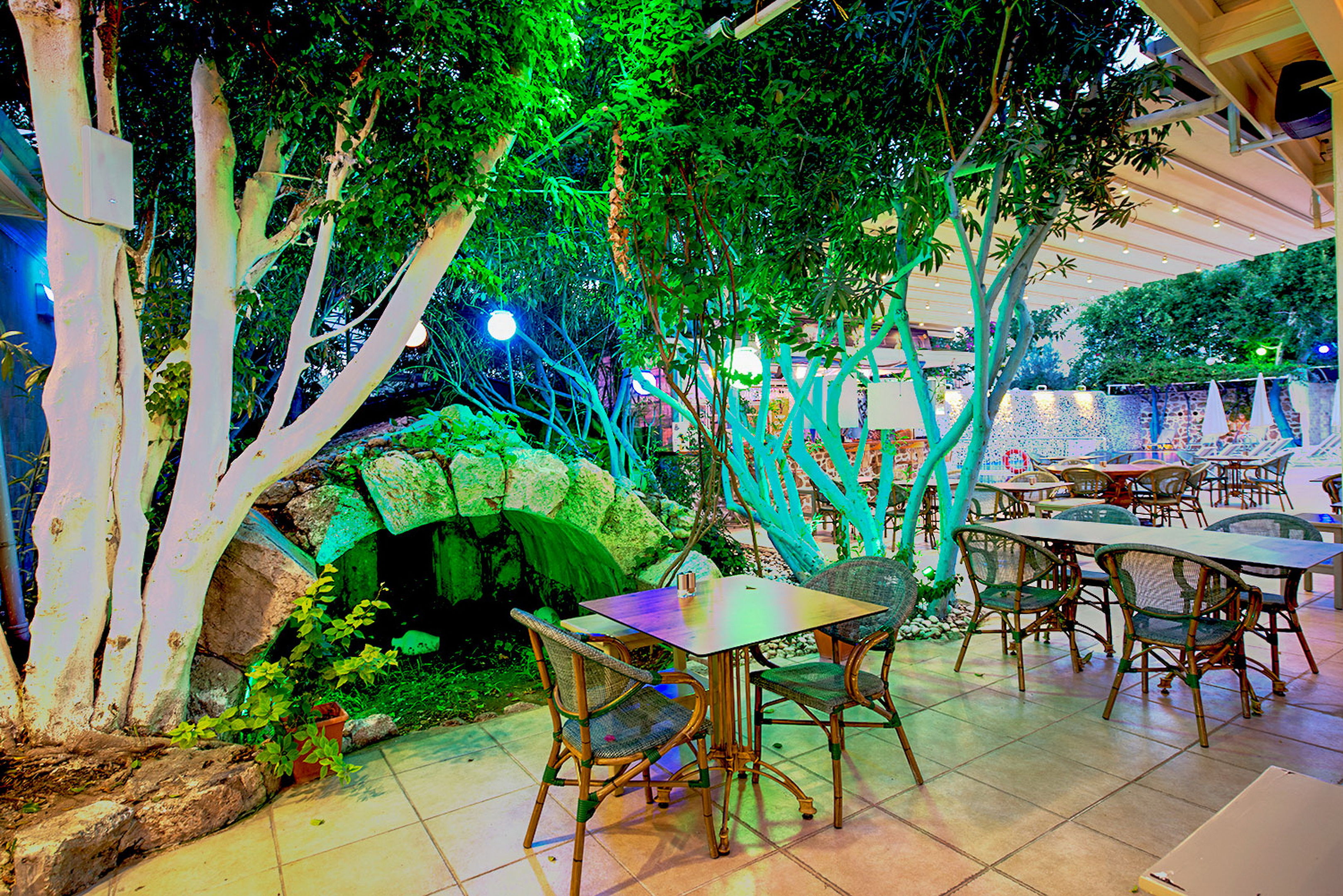 TONOZ BEACH HOTEL