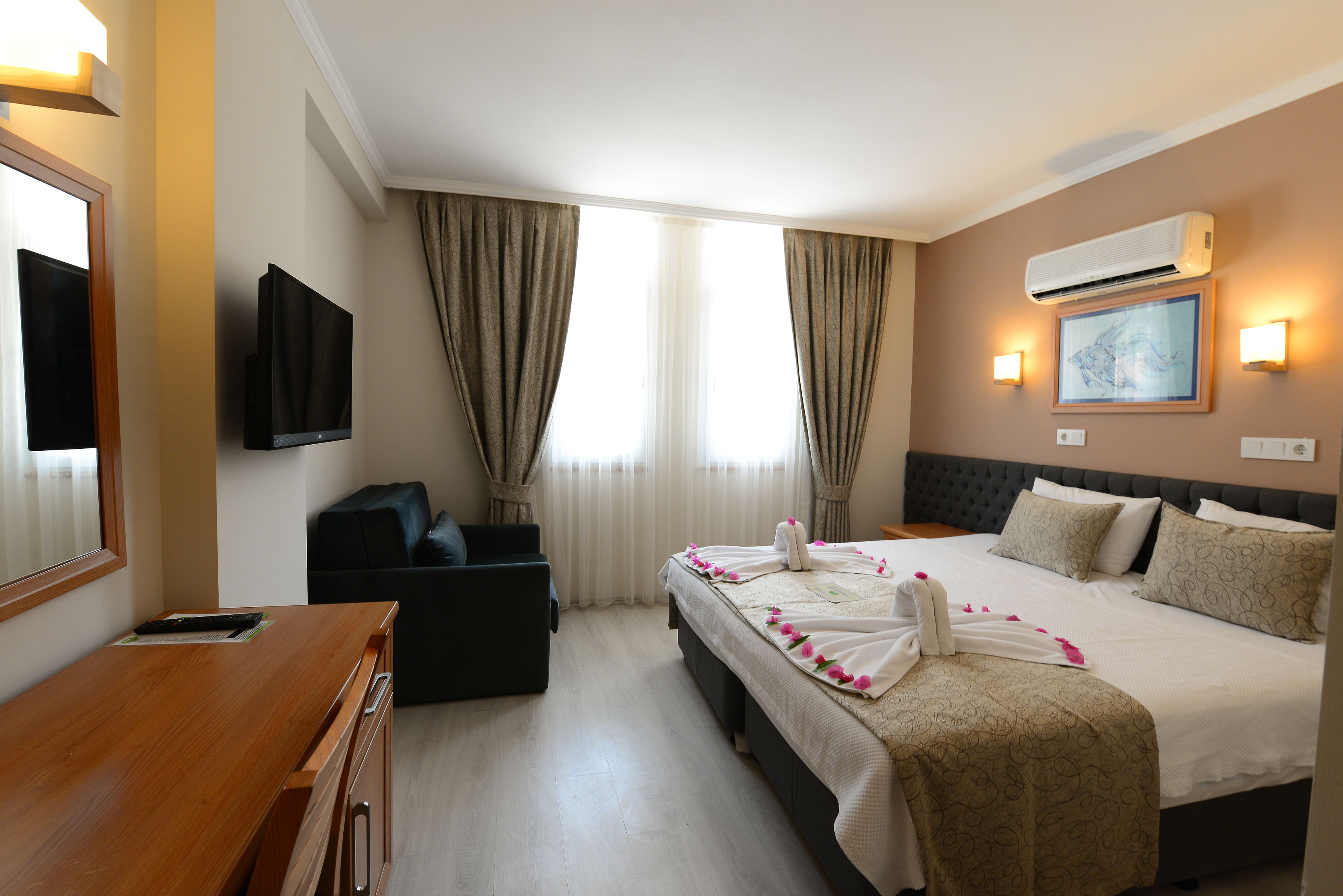 TONOZ BEACH HOTEL