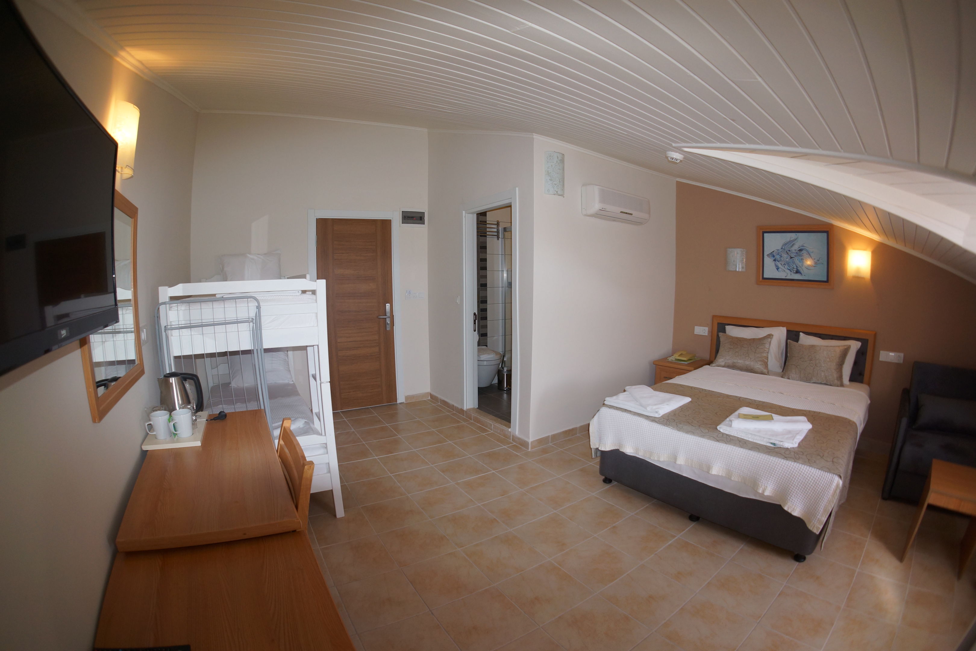 TONOZ BEACH HOTEL