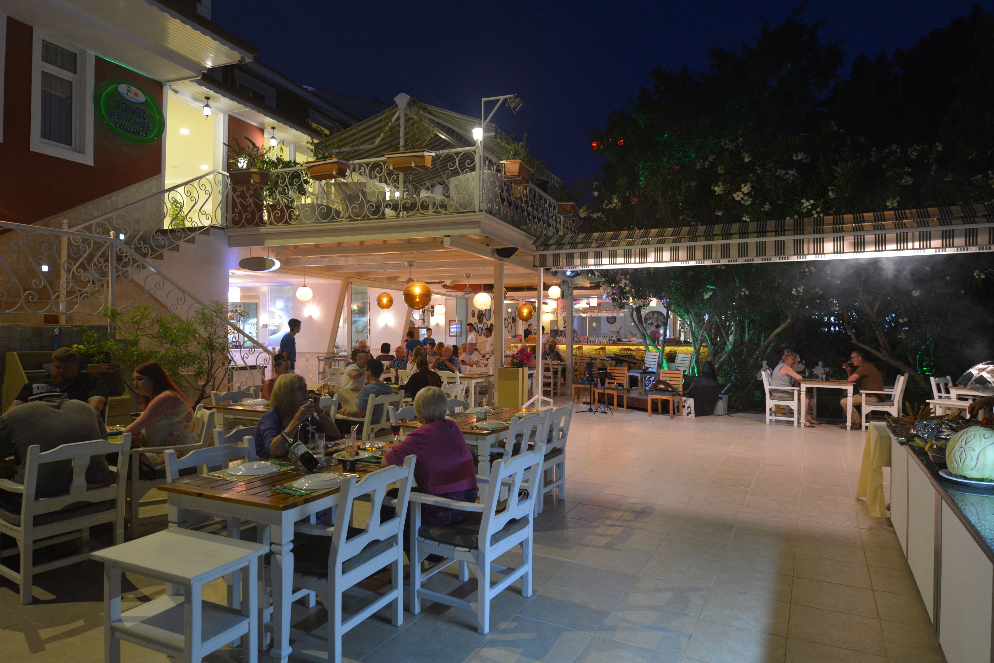 TONOZ BEACH HOTEL