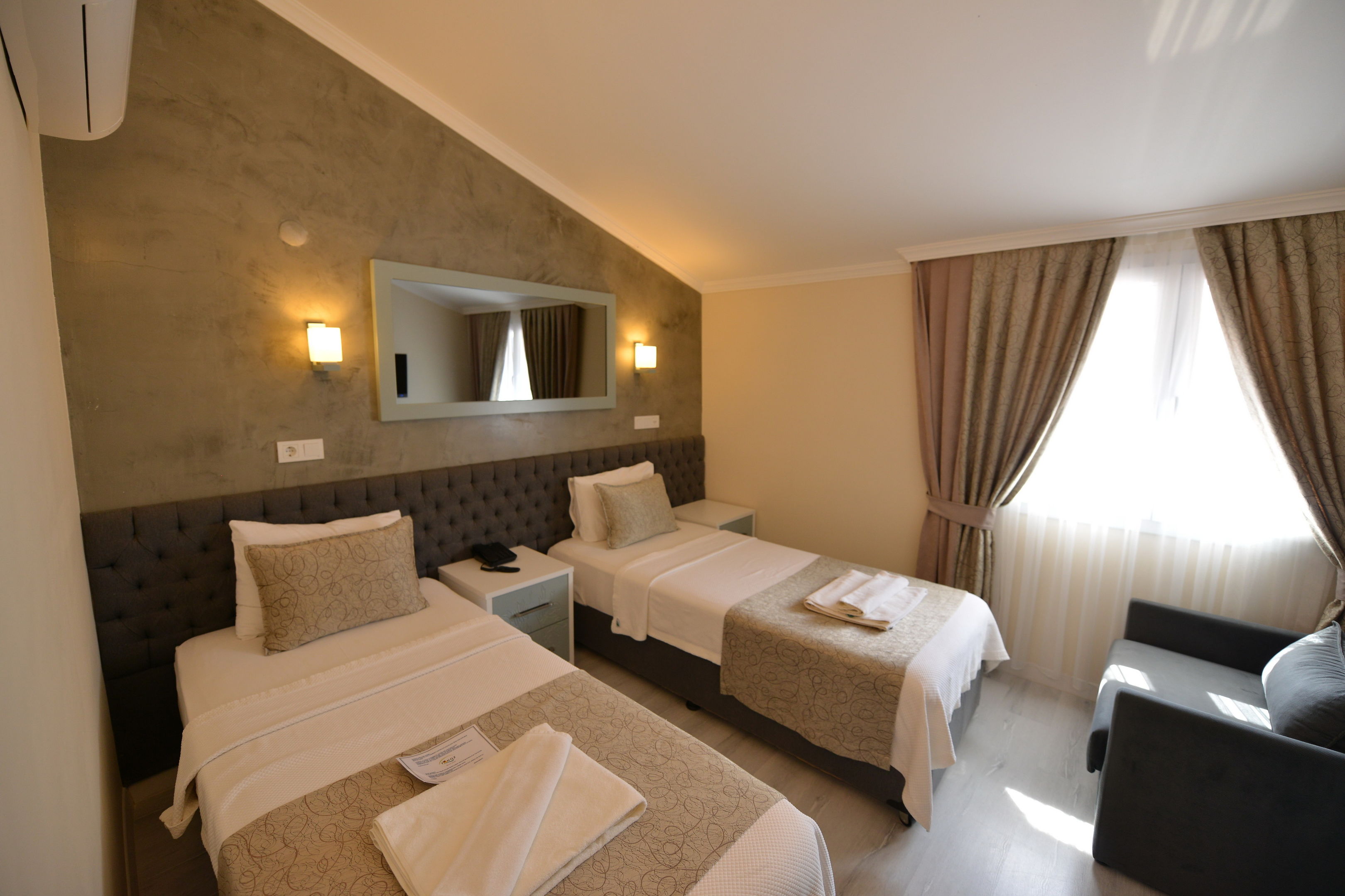 TONOZ BEACH HOTEL