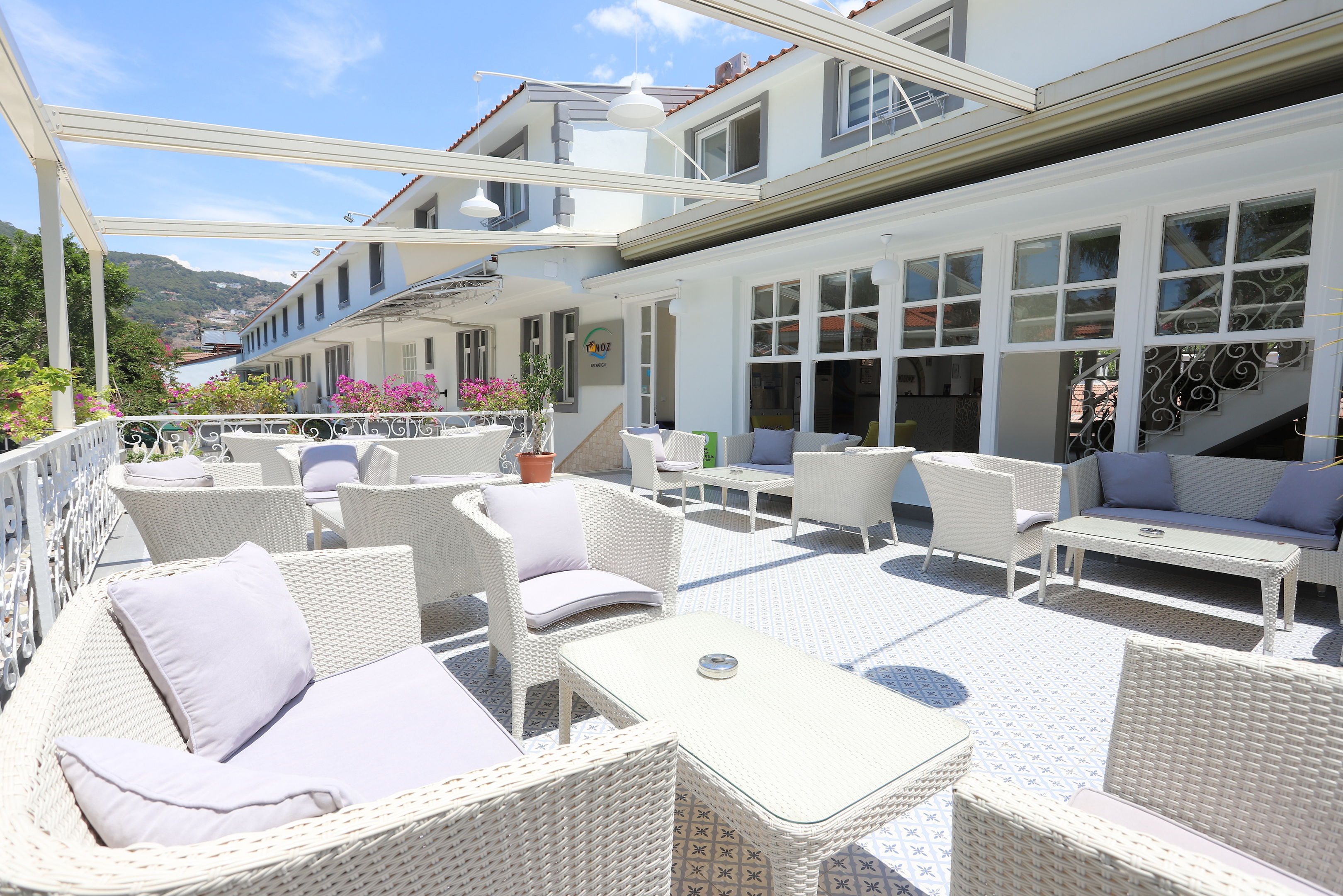 TONOZ BEACH HOTEL