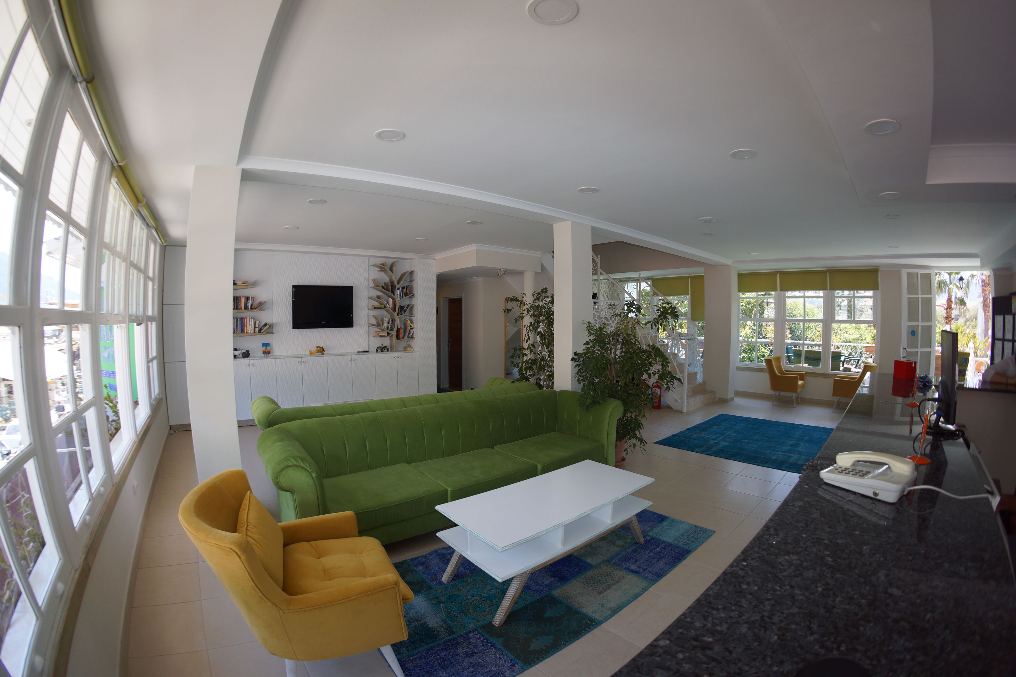 TONOZ BEACH HOTEL