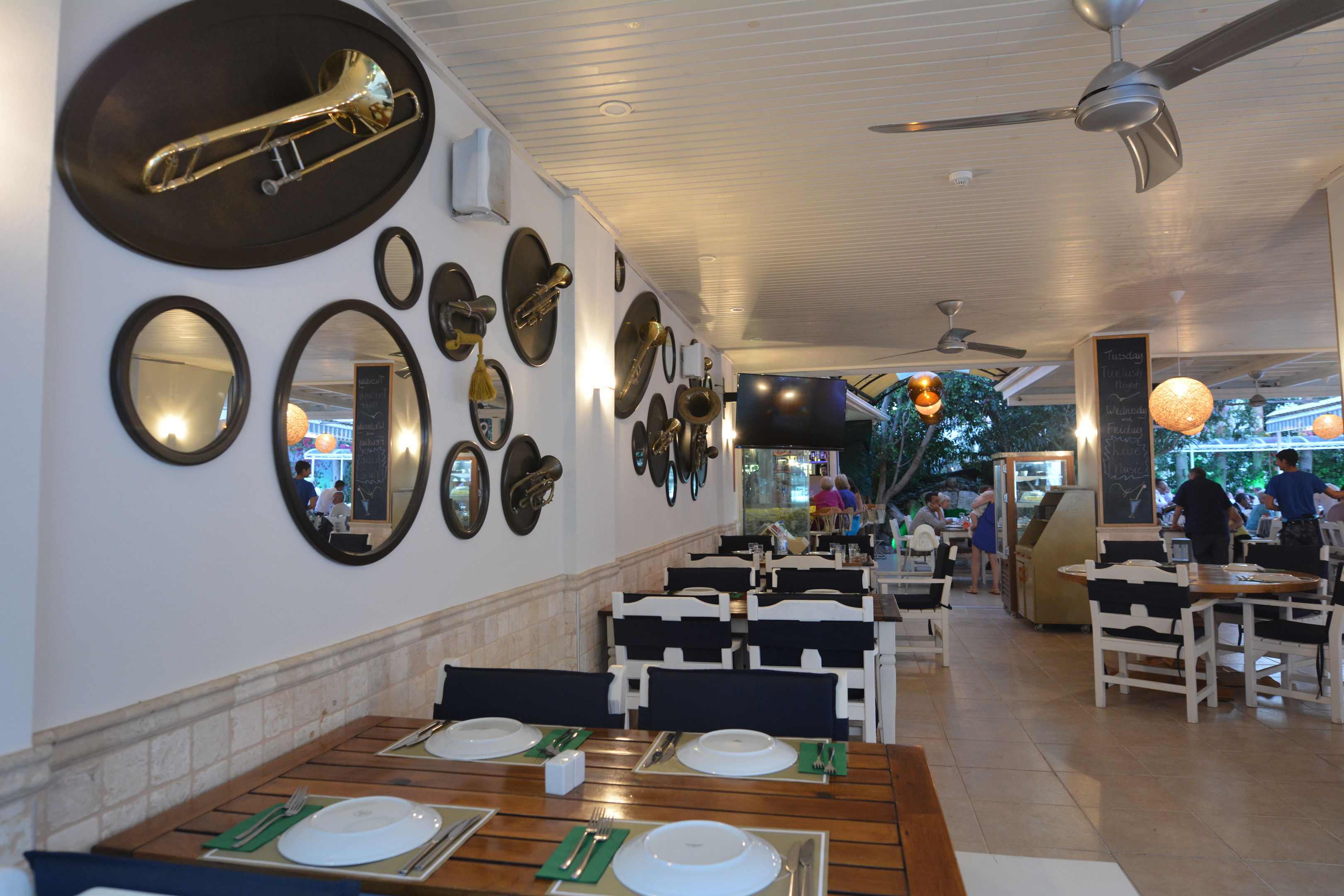 TONOZ BEACH HOTEL