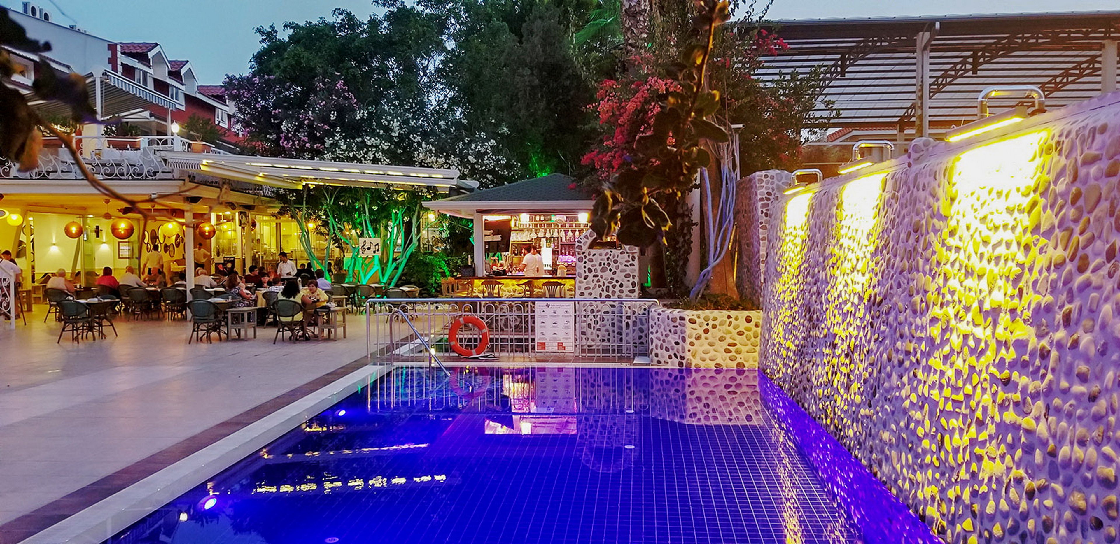 TONOZ BEACH HOTEL