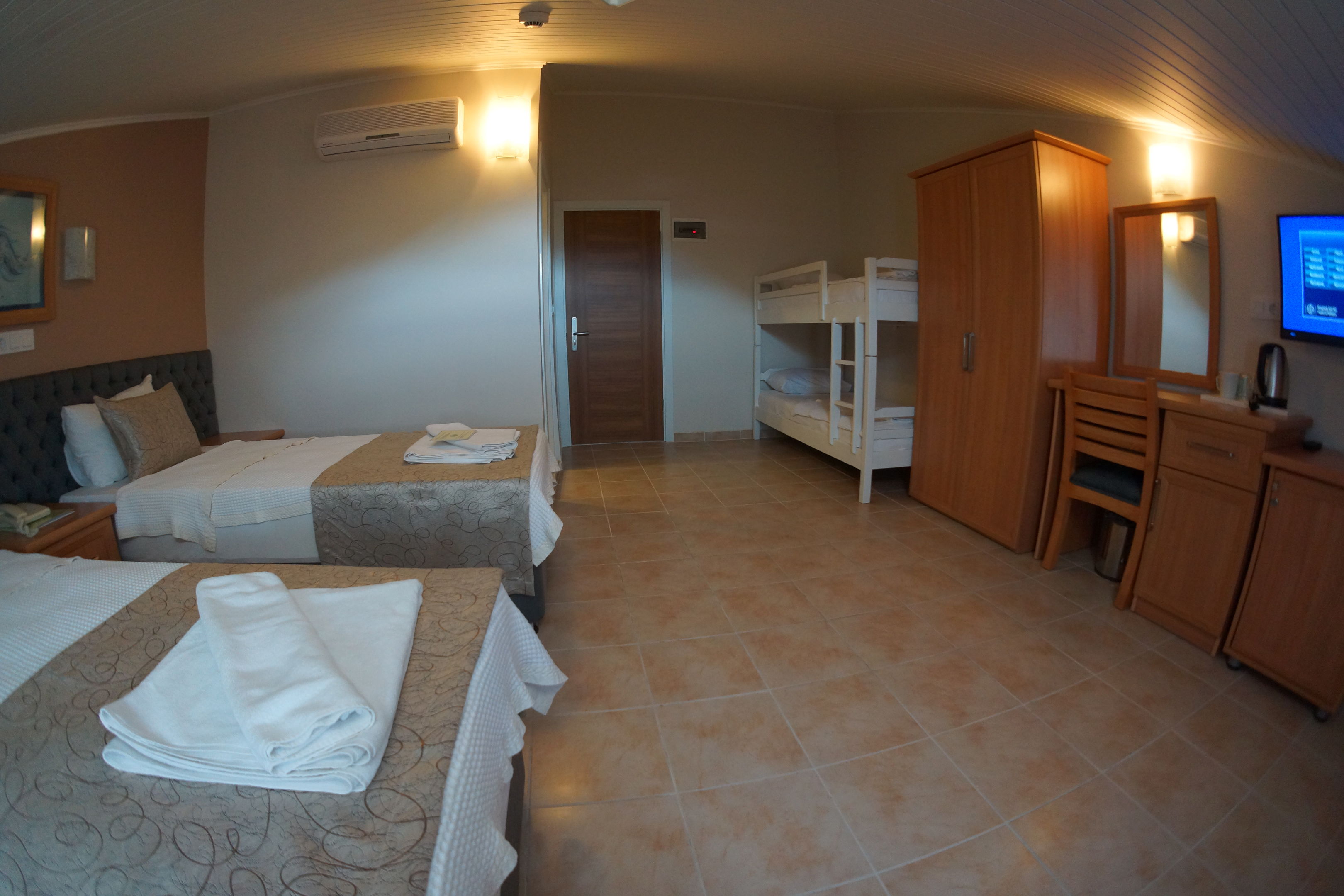 TONOZ BEACH HOTEL