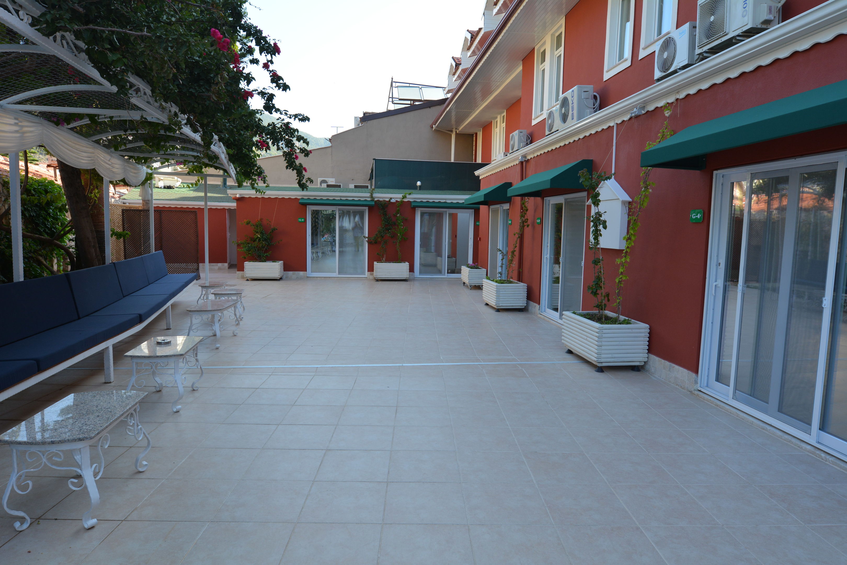 TONOZ BEACH HOTEL