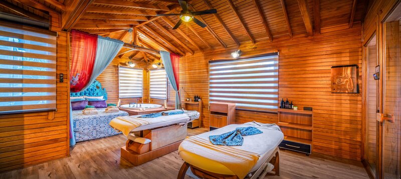 BAIA HOTEL LARA