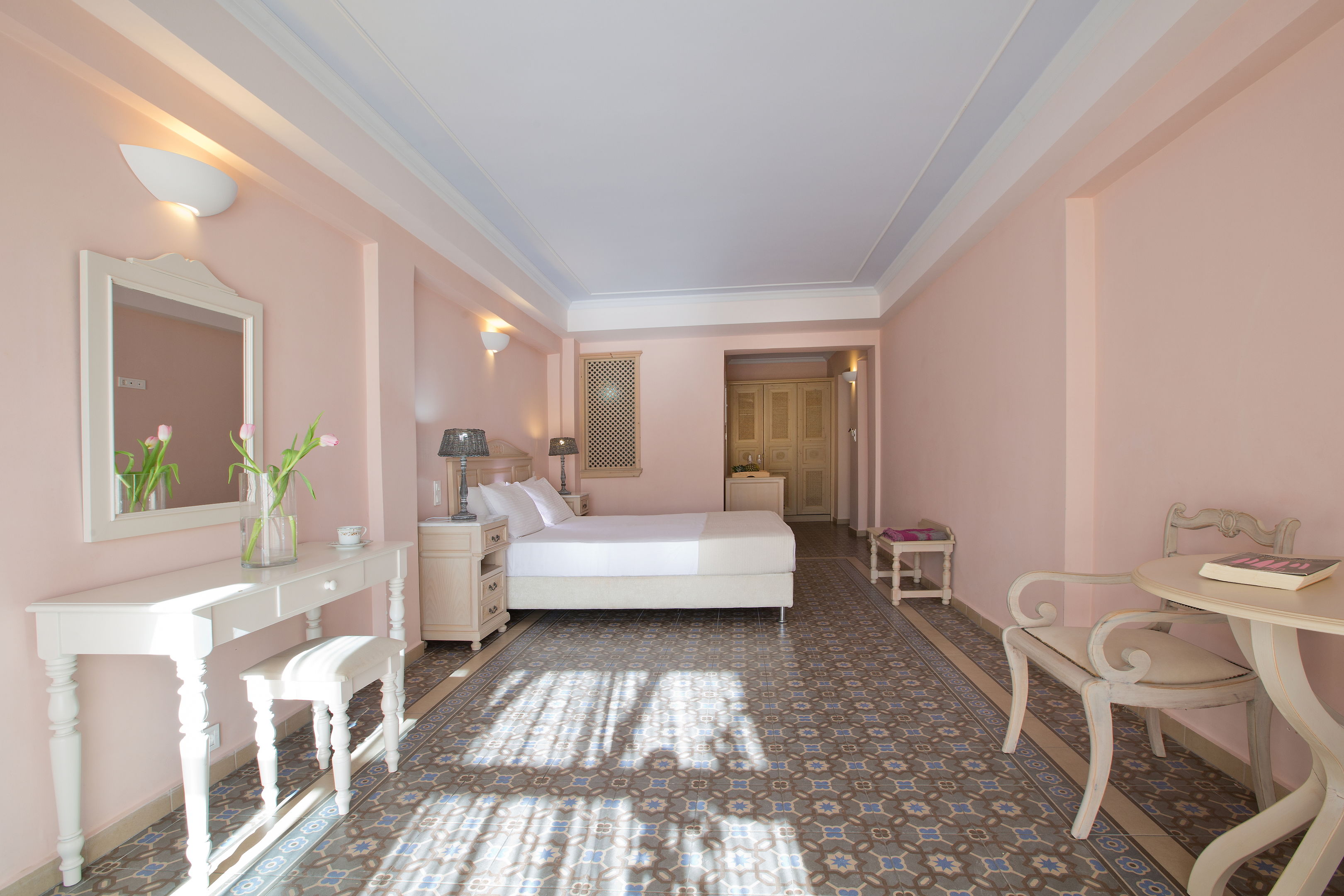 RED TOWER HOTEL - SUITES