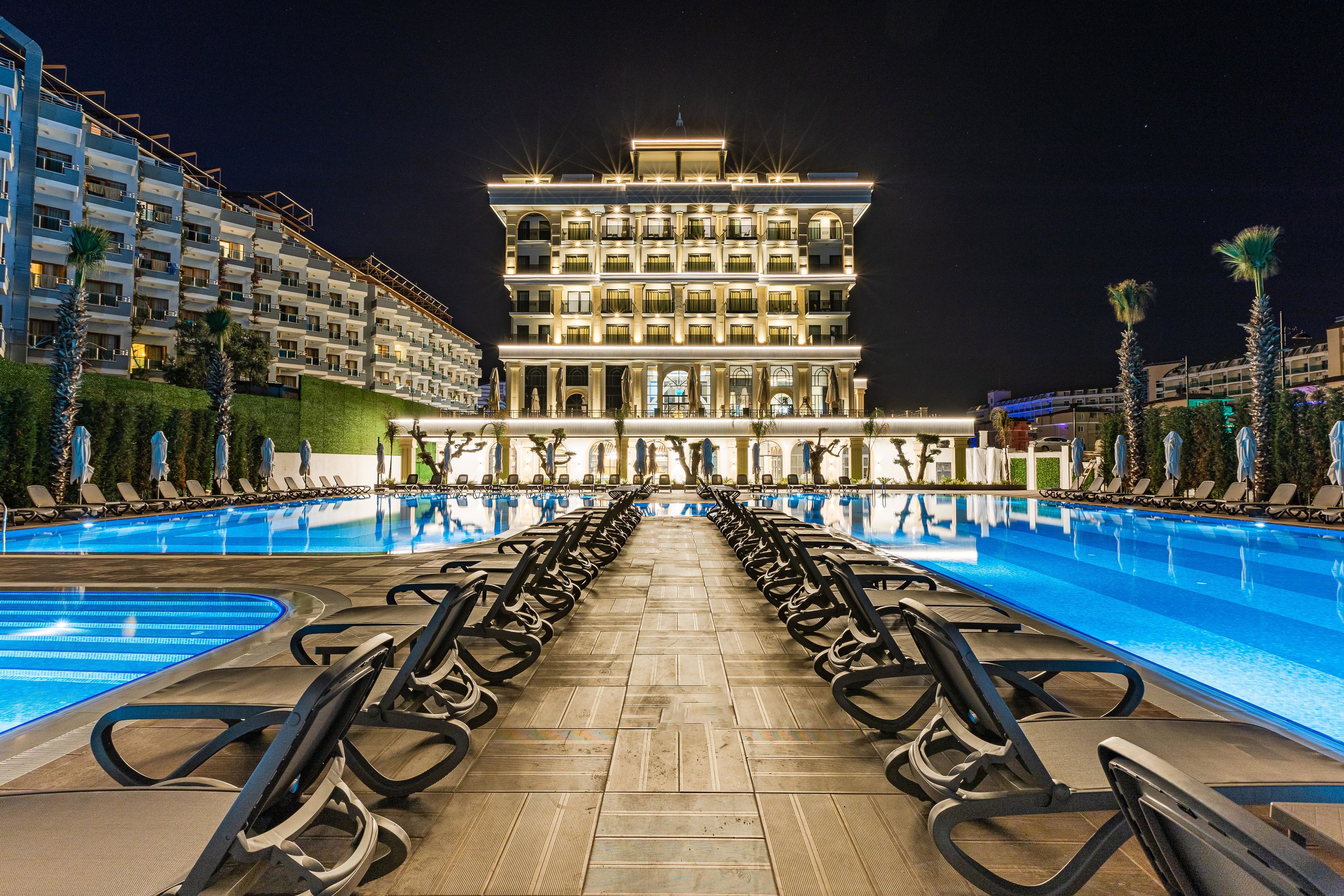 SERENITY QUEEN HOTEL