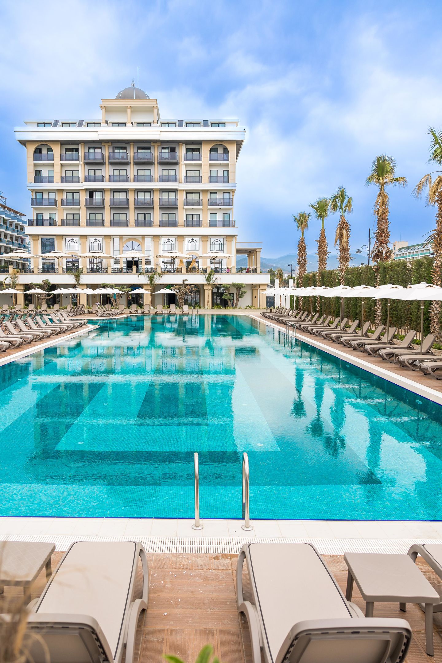 SERENITY QUEEN HOTEL