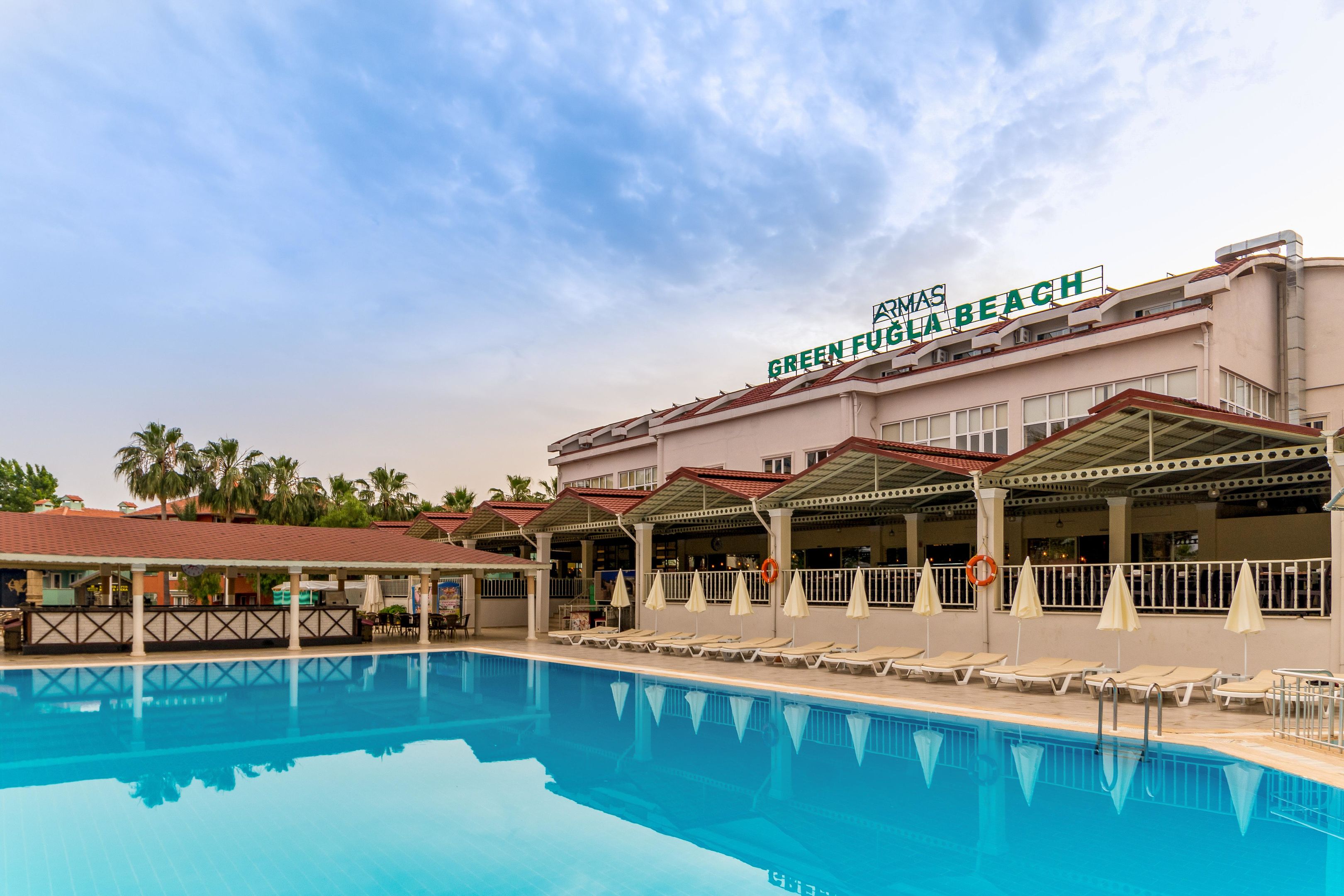 ARMAS GREEN FUGLA BEACH