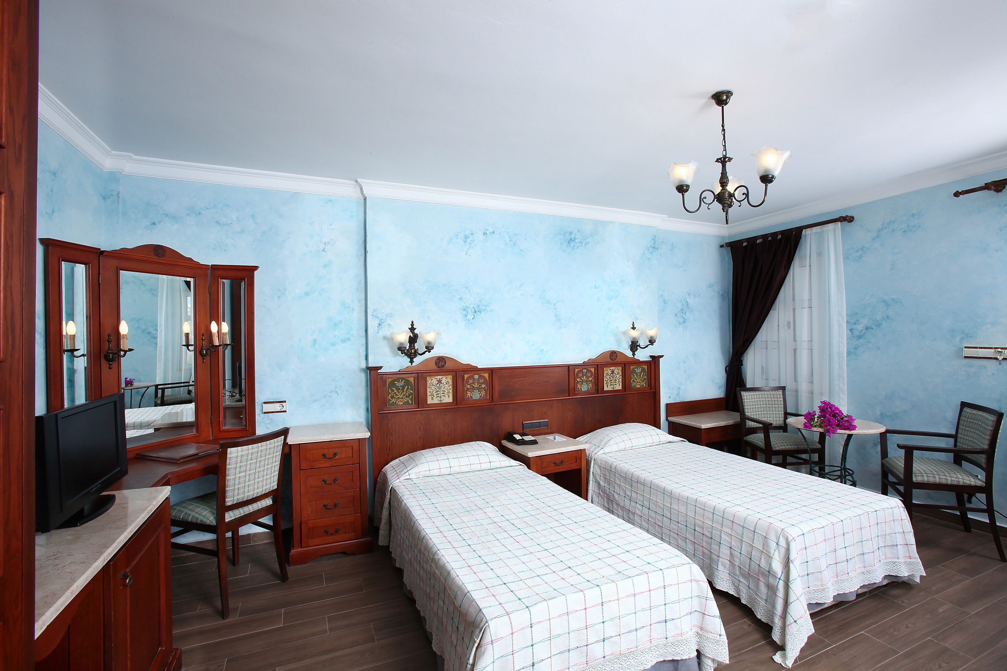 ELEMENTA HOTEL 12+