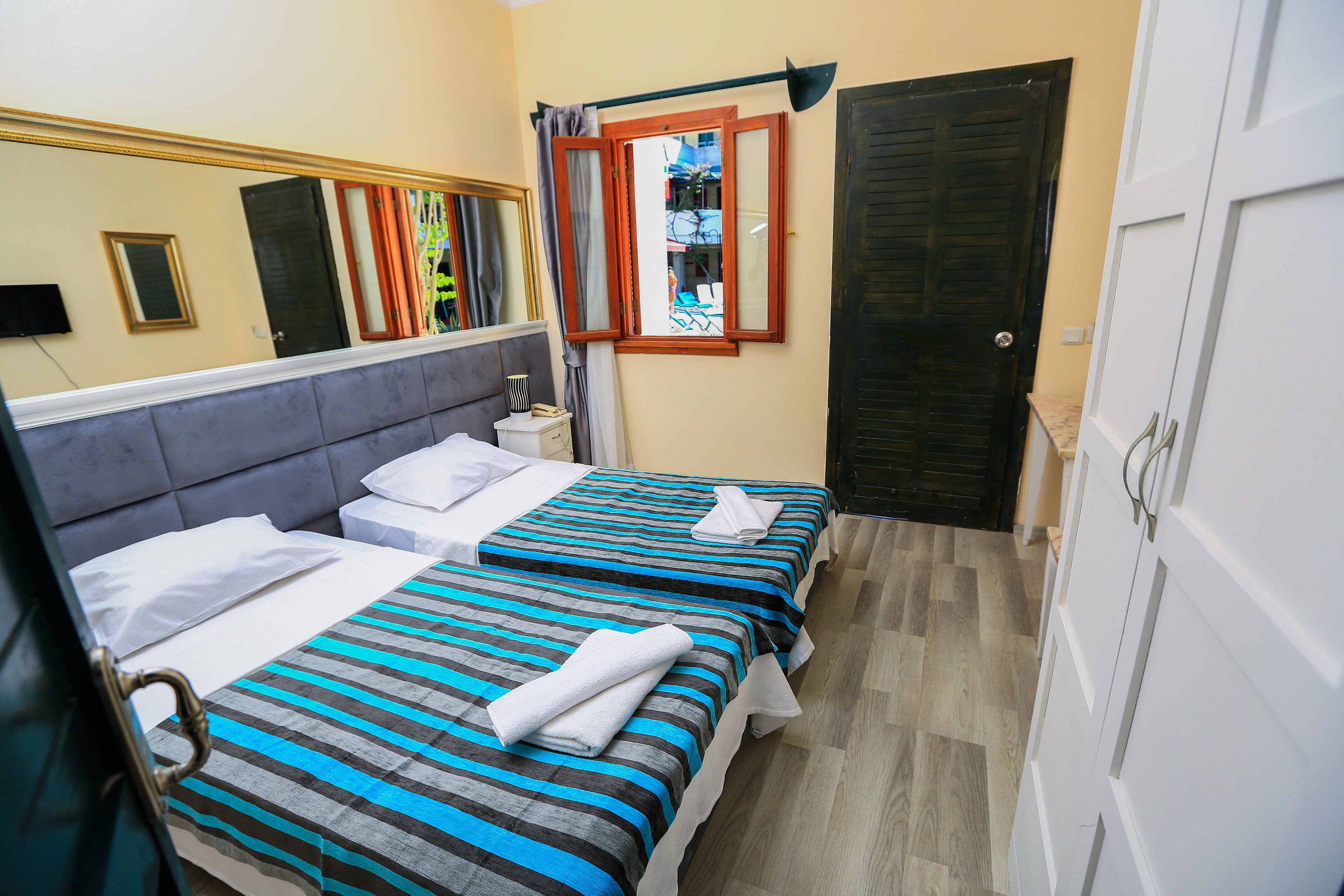 BLEU NUIT HOTEL