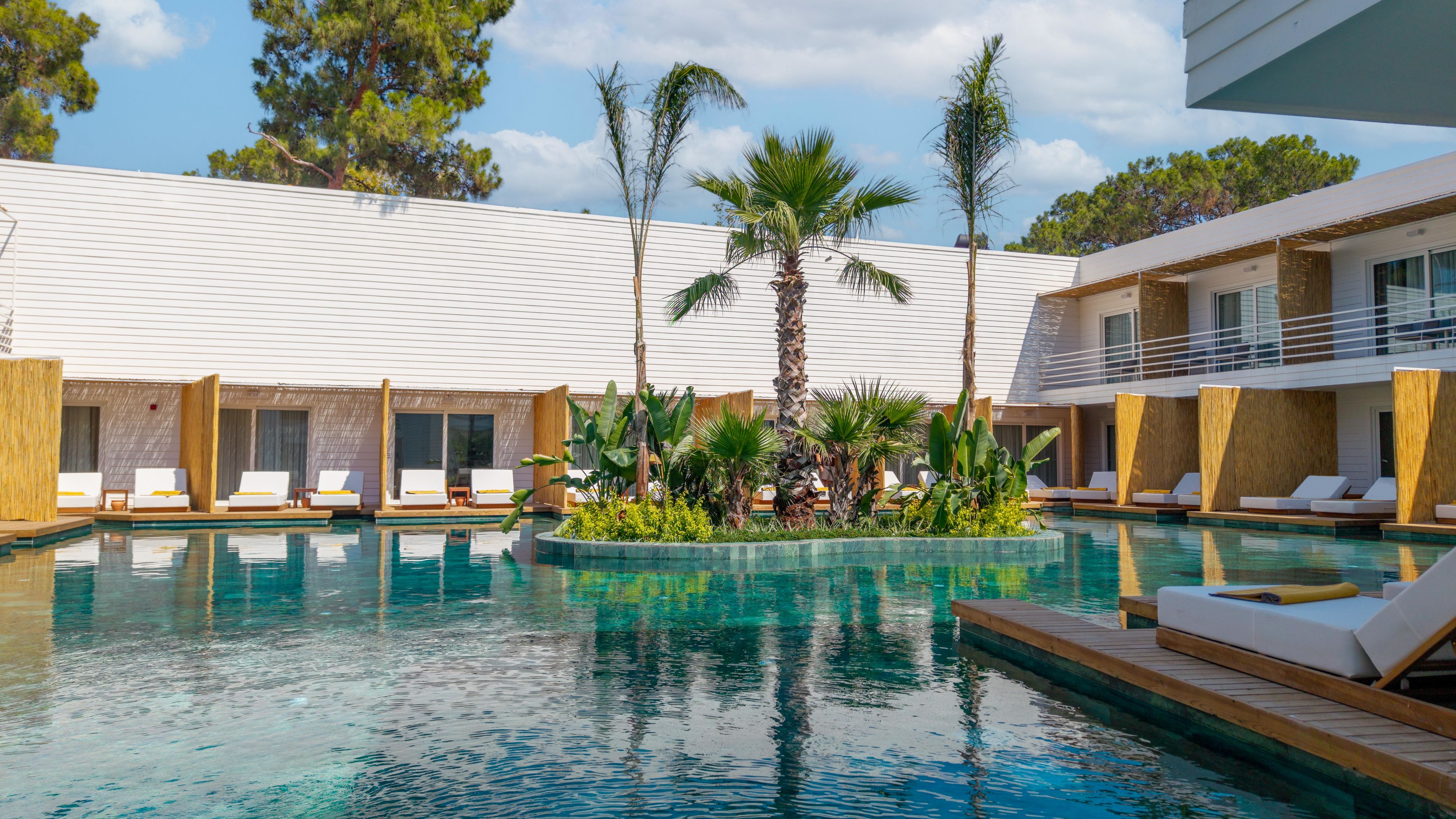 FASHIONTV LUXE RESORT