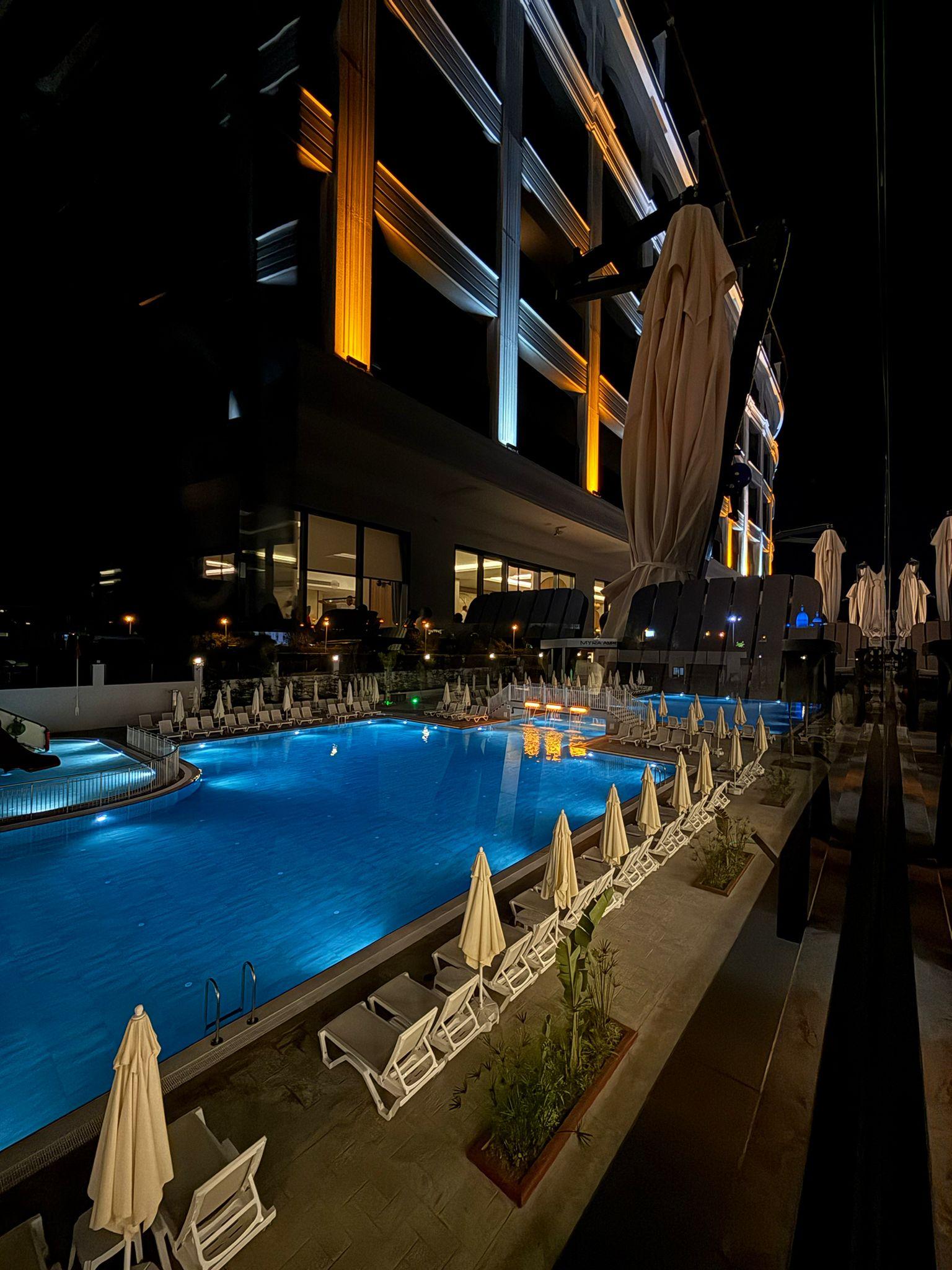 SIDE MOON PALACE HOTEL