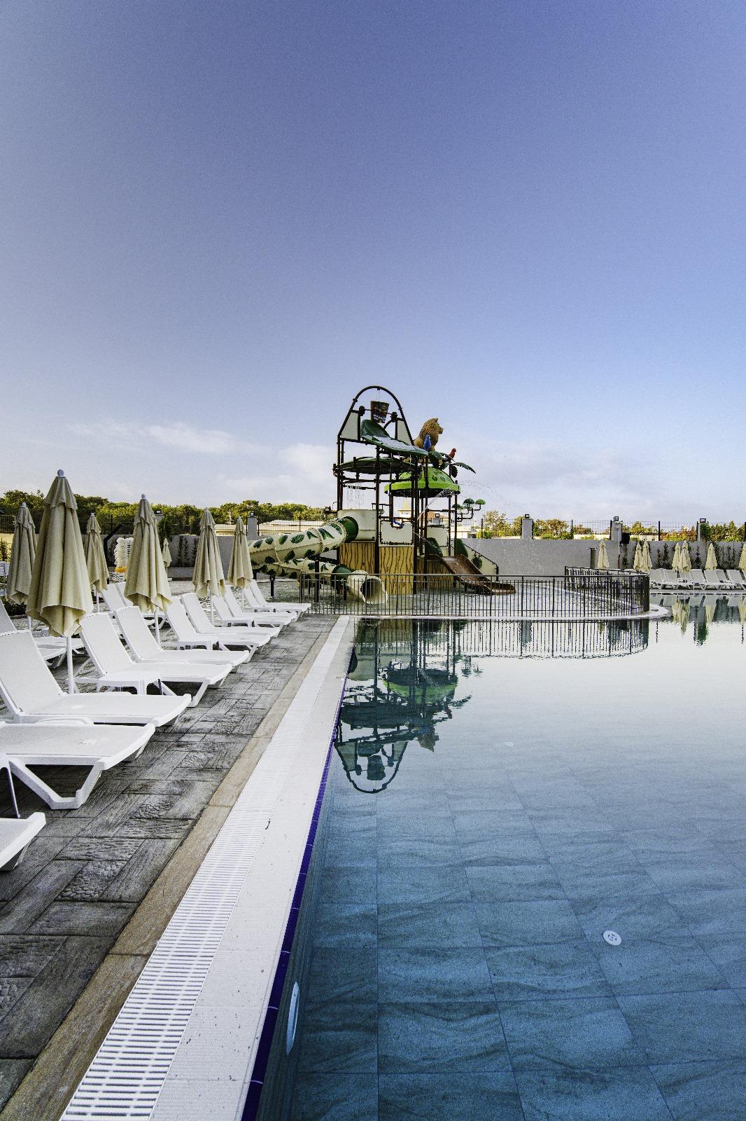 SIDE MOON PALACE HOTEL