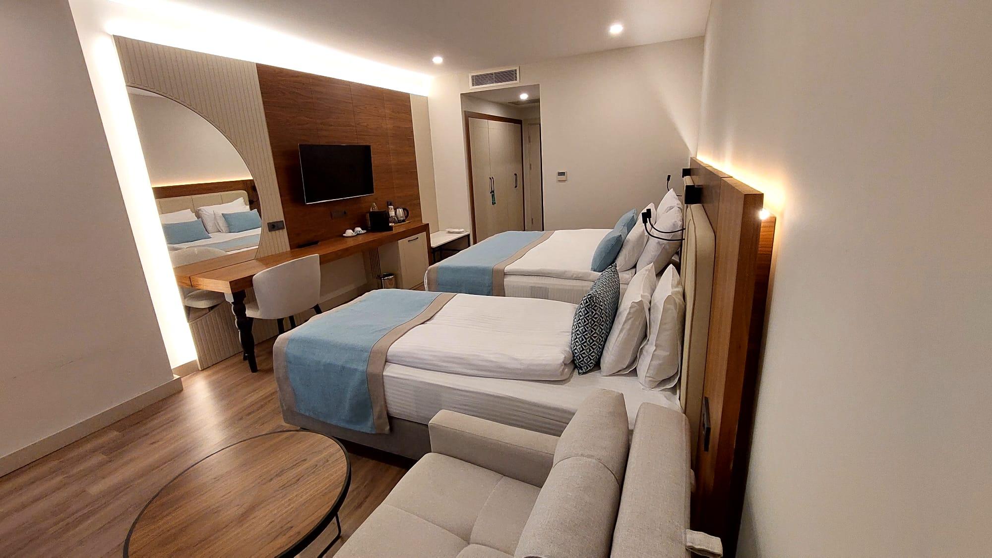 SIDE MOON PALACE HOTEL