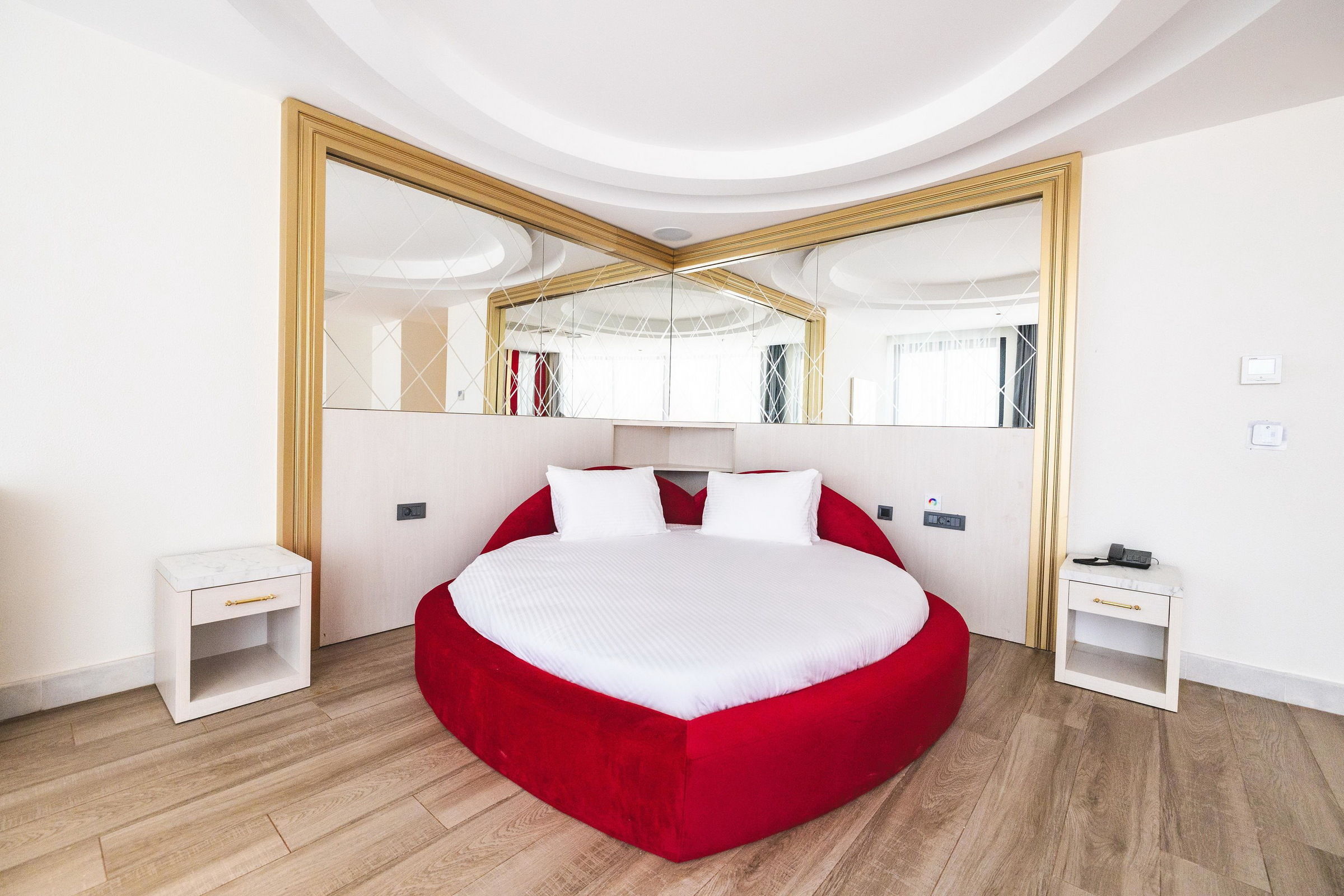 GRANADA LUXURY RED ADULT ONLY 16+