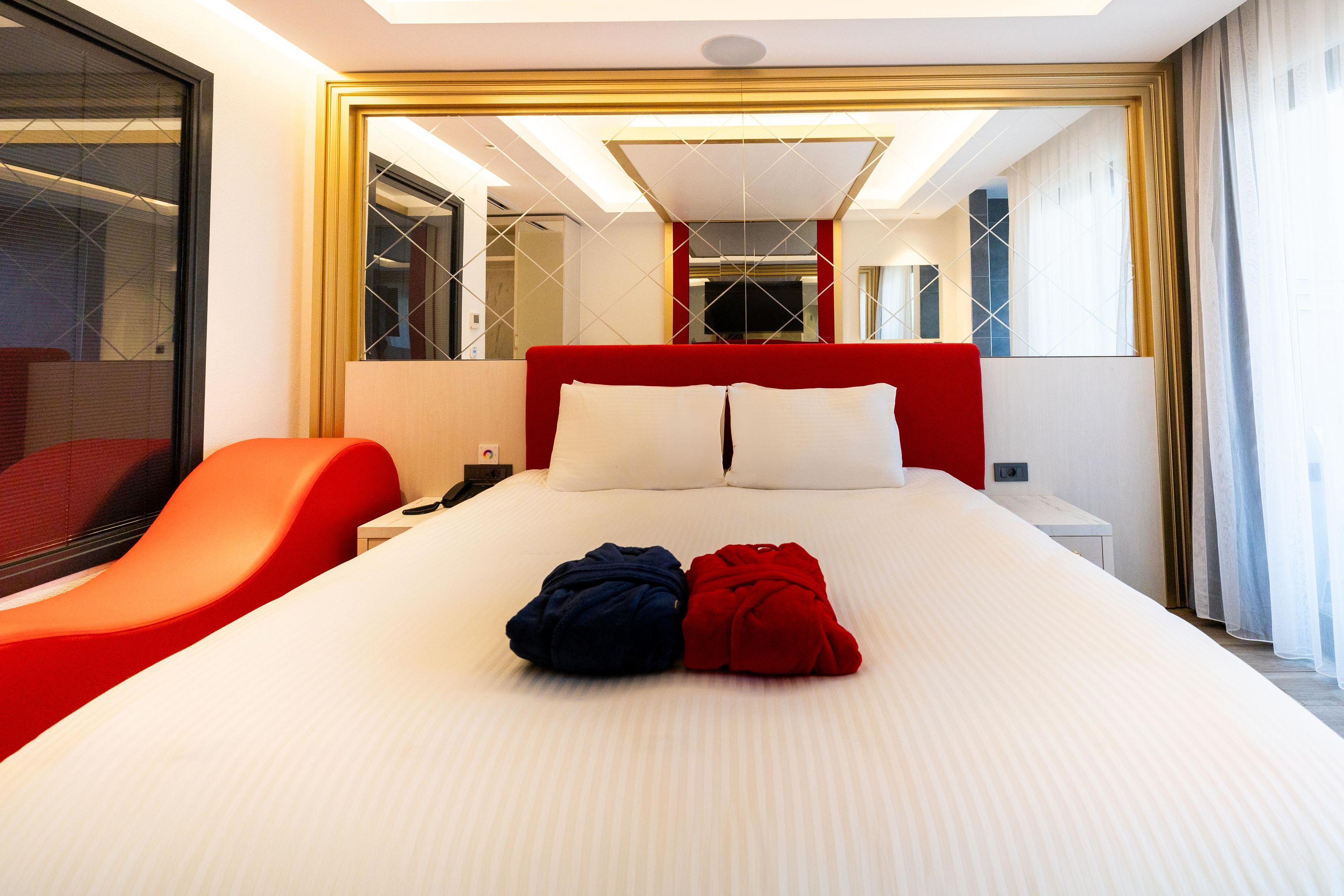 GRANADA LUXURY RED ADULT ONLY 16+