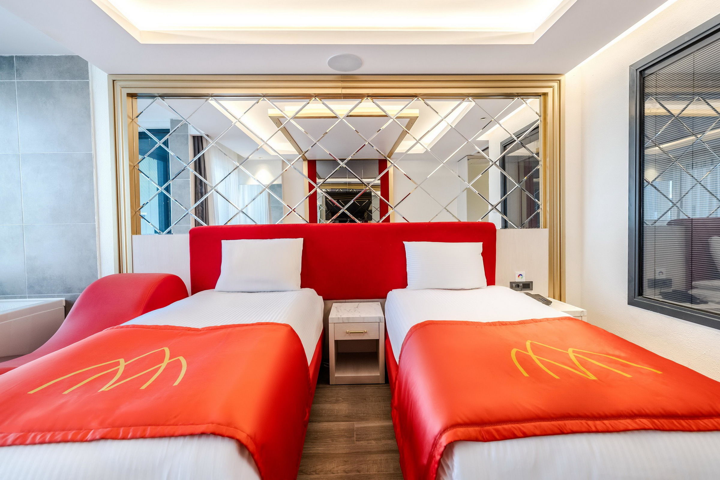 GRANADA LUXURY RED ADULT ONLY 16+