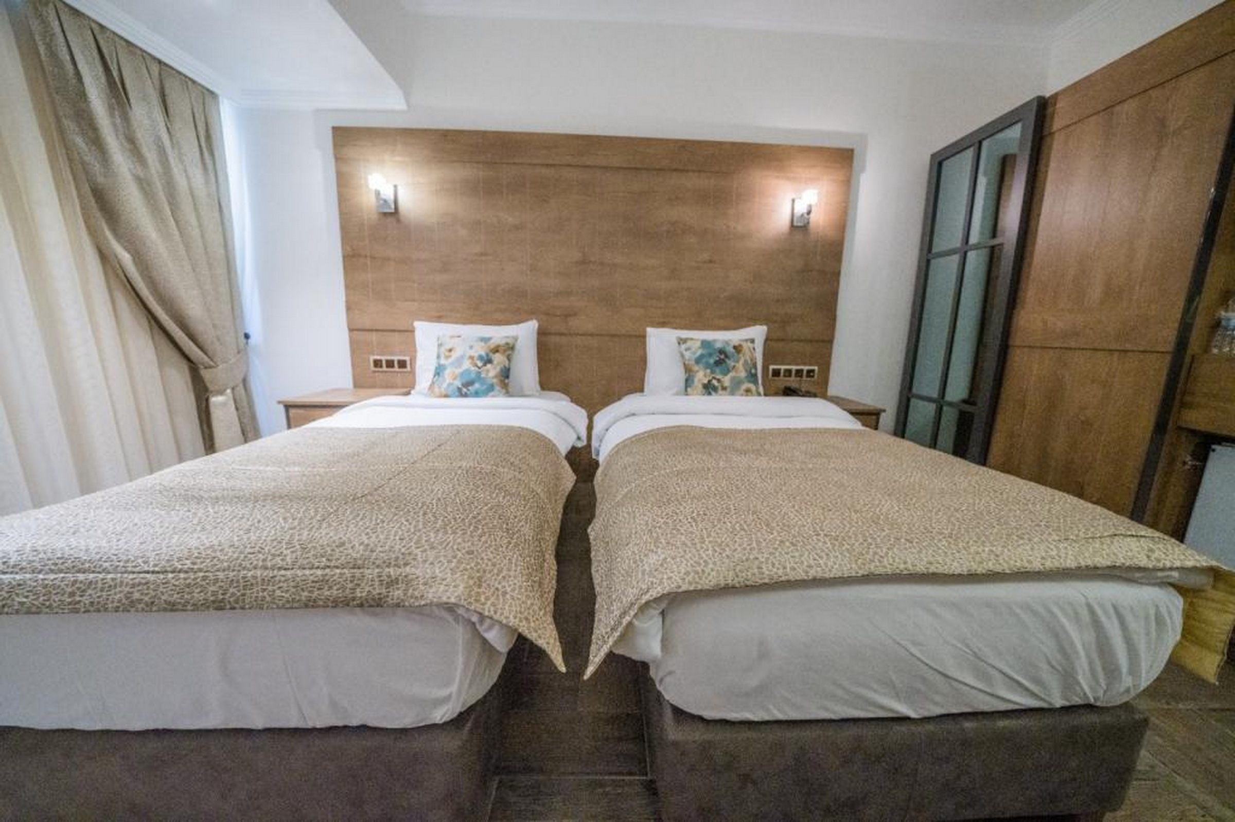 AURASIA BEACH HOTEL