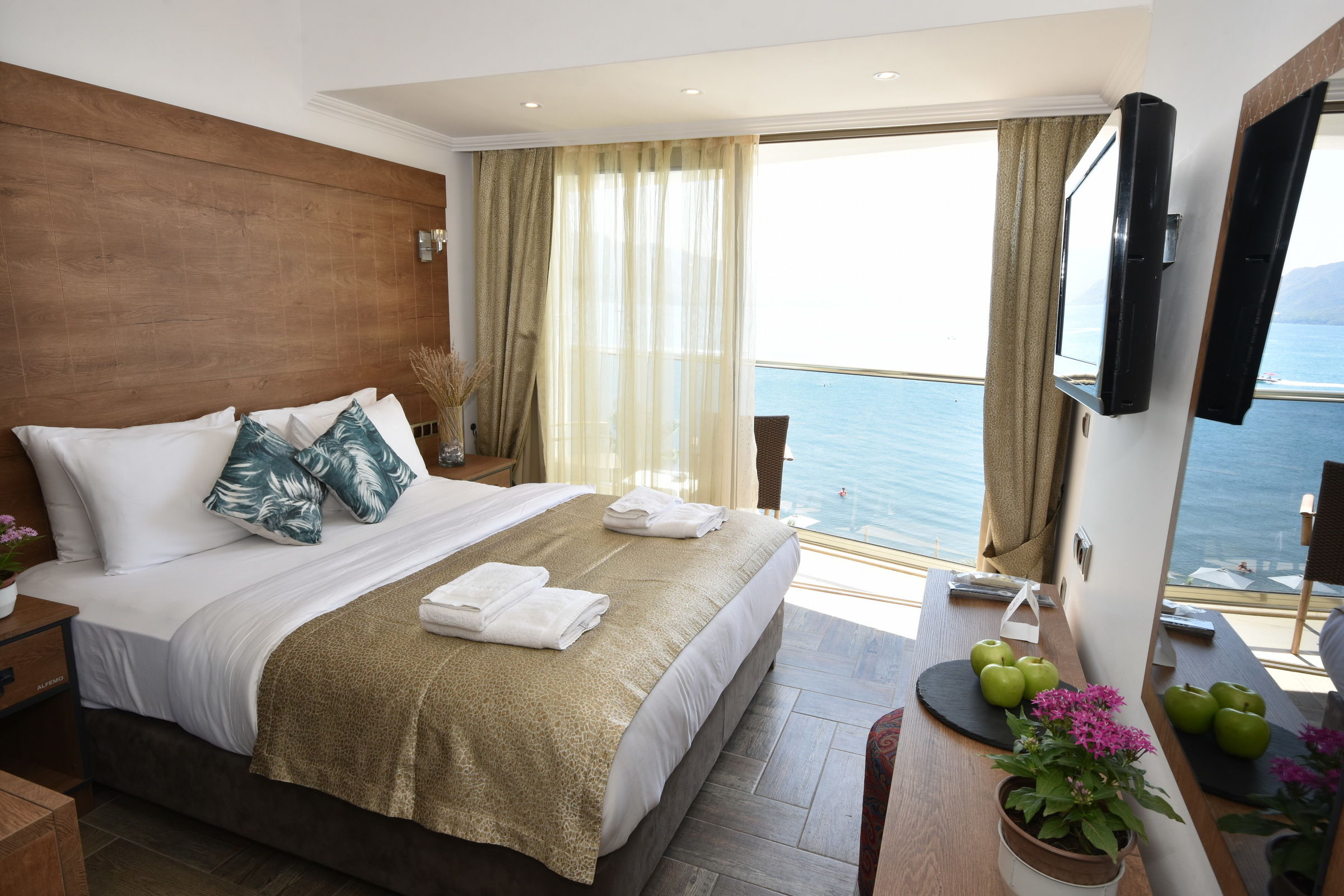 AURASIA BEACH HOTEL