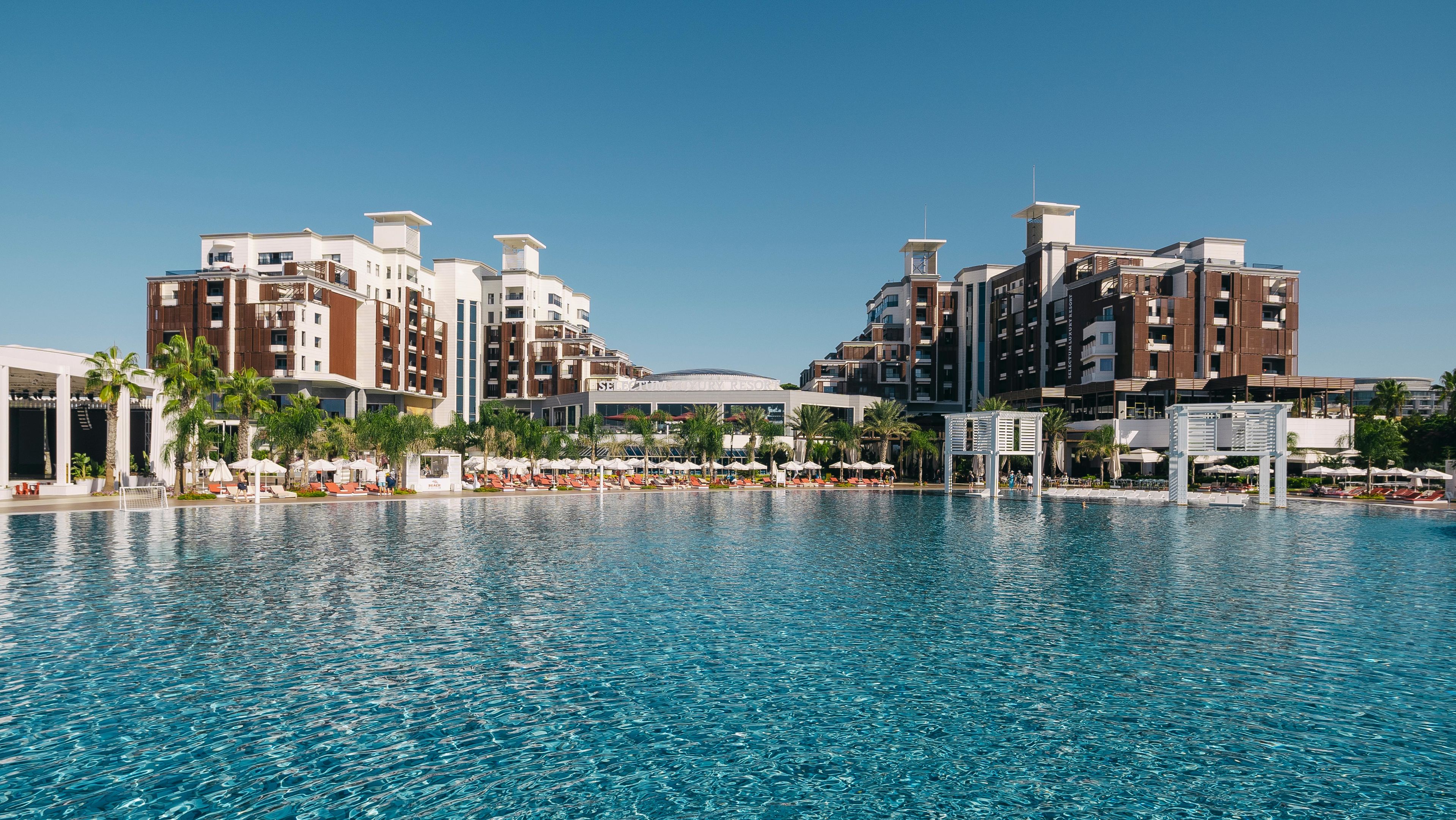 SELECTUM LUXURY RESORT