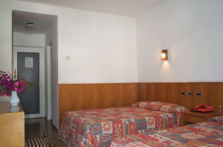 CLUB MUNAMAR BEACH RESORT