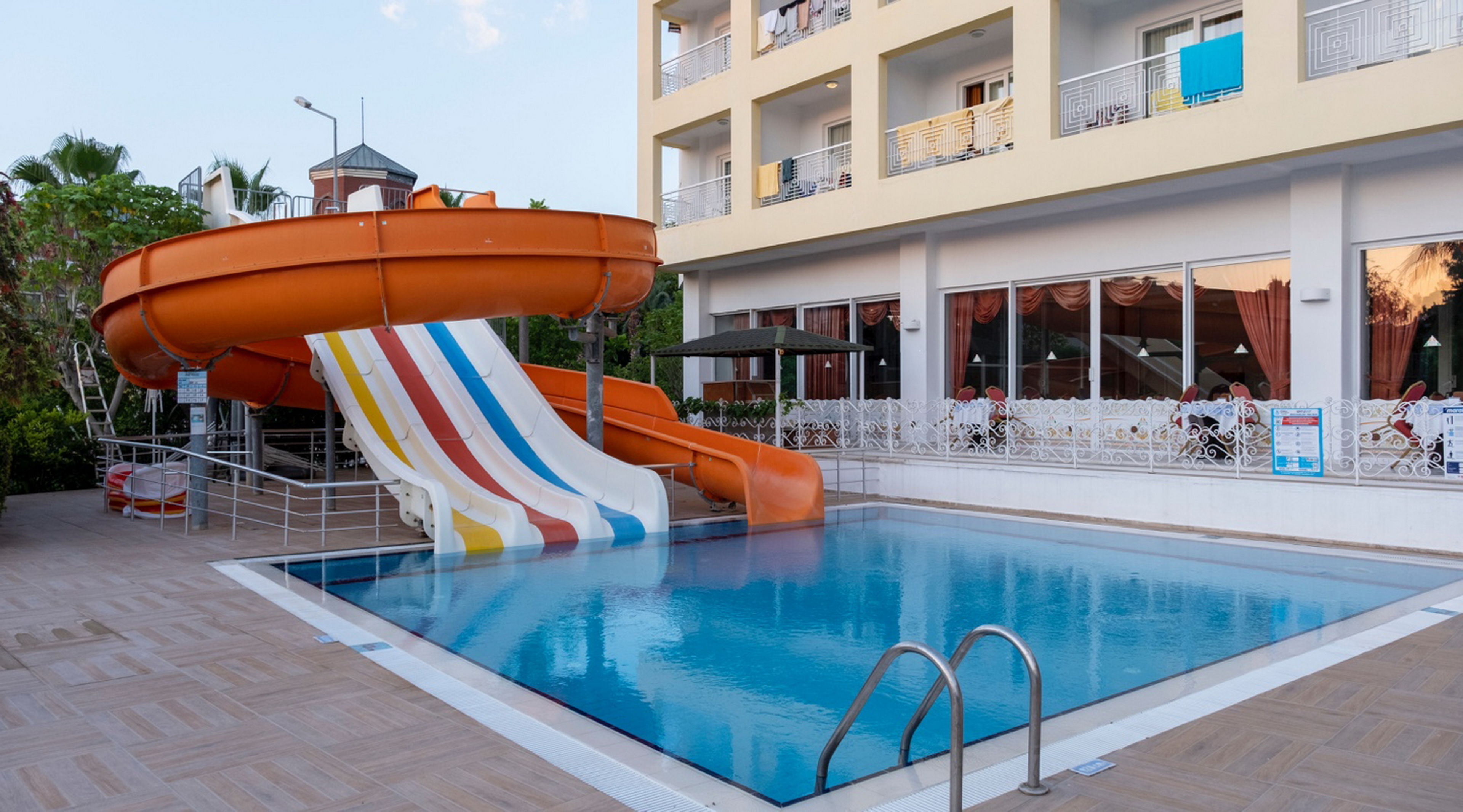 PINE HOUSE HOTEL
