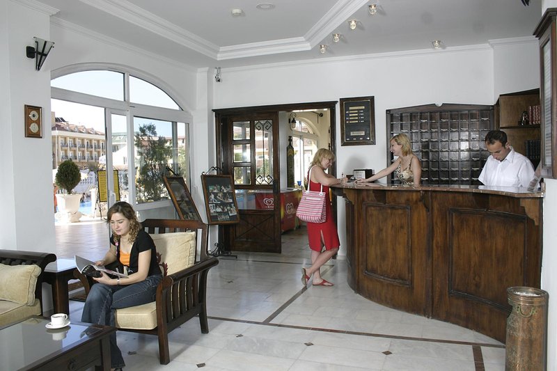 SINATRA HOTEL