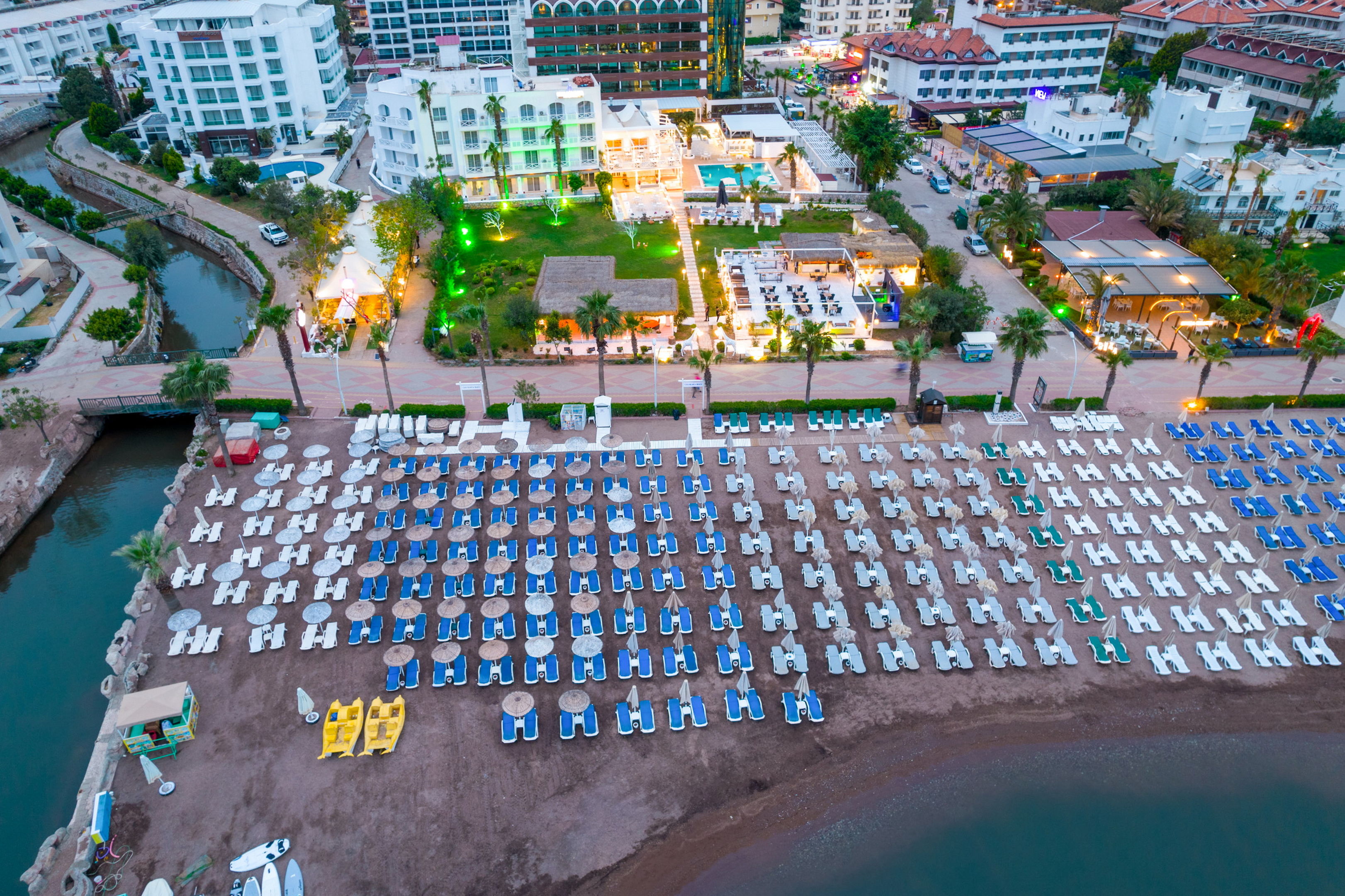 CASA BLANCA BEACH HOTEL 13+