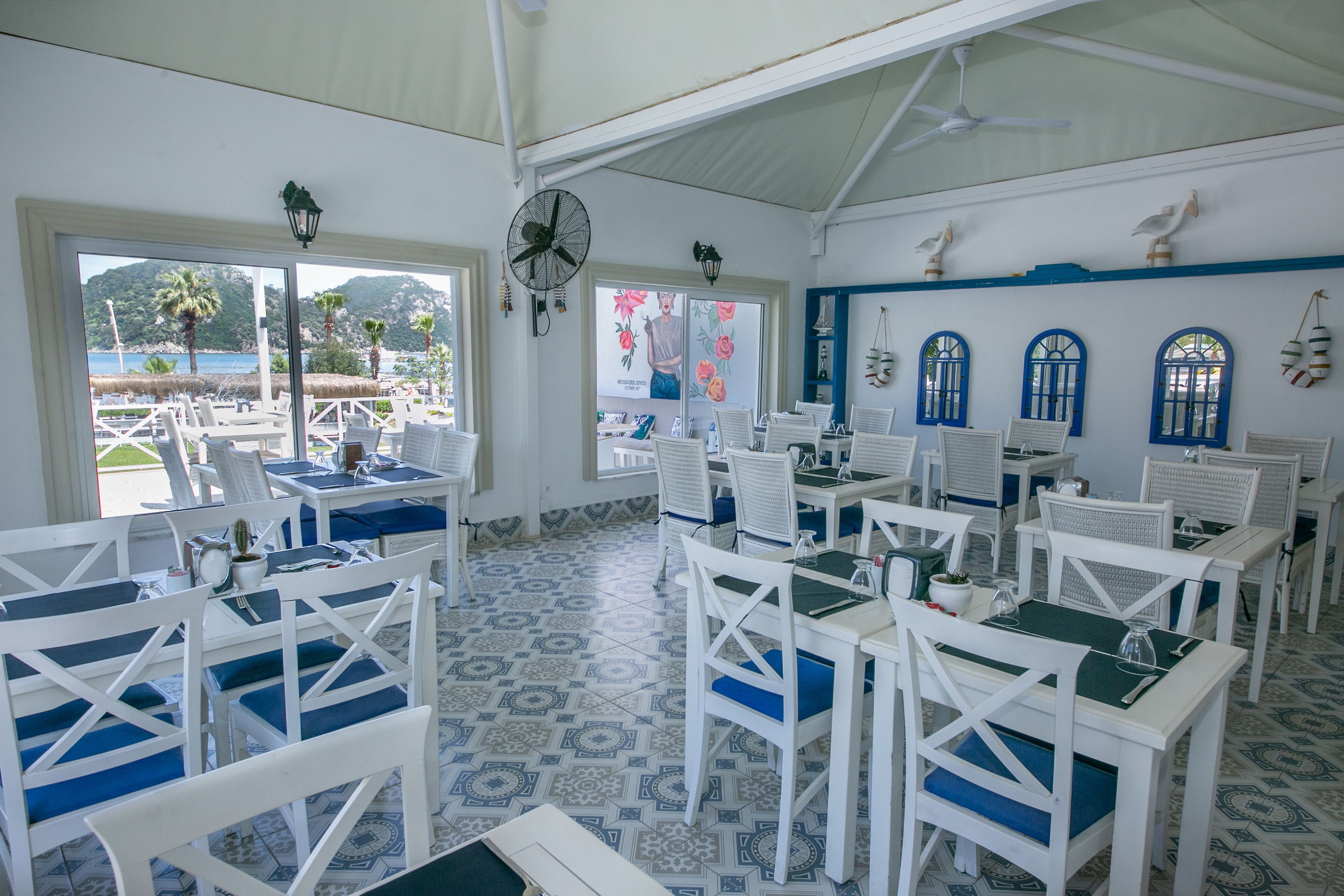 CASA BLANCA BEACH HOTEL 13+