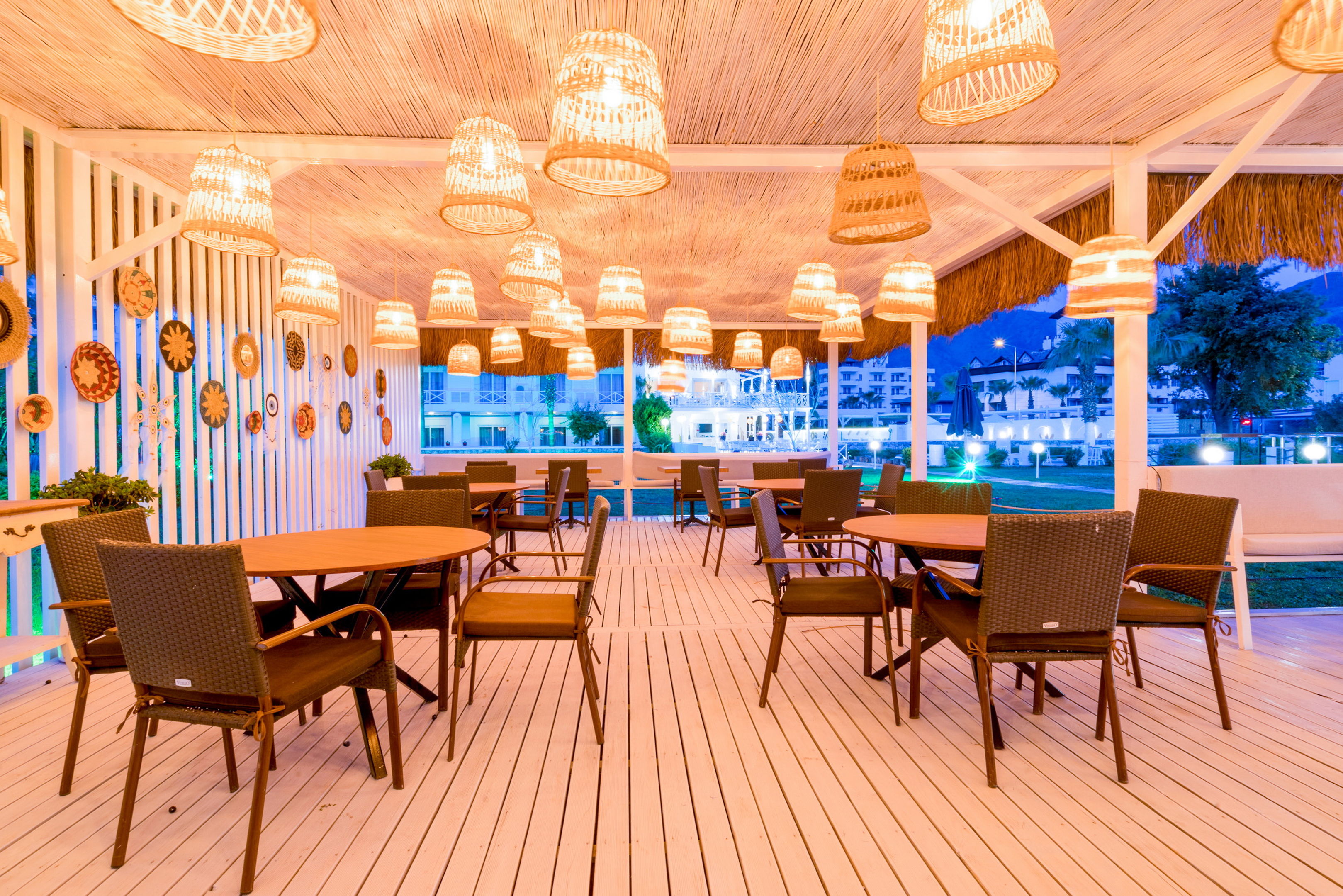 CASA BLANCA BEACH HOTEL 13+