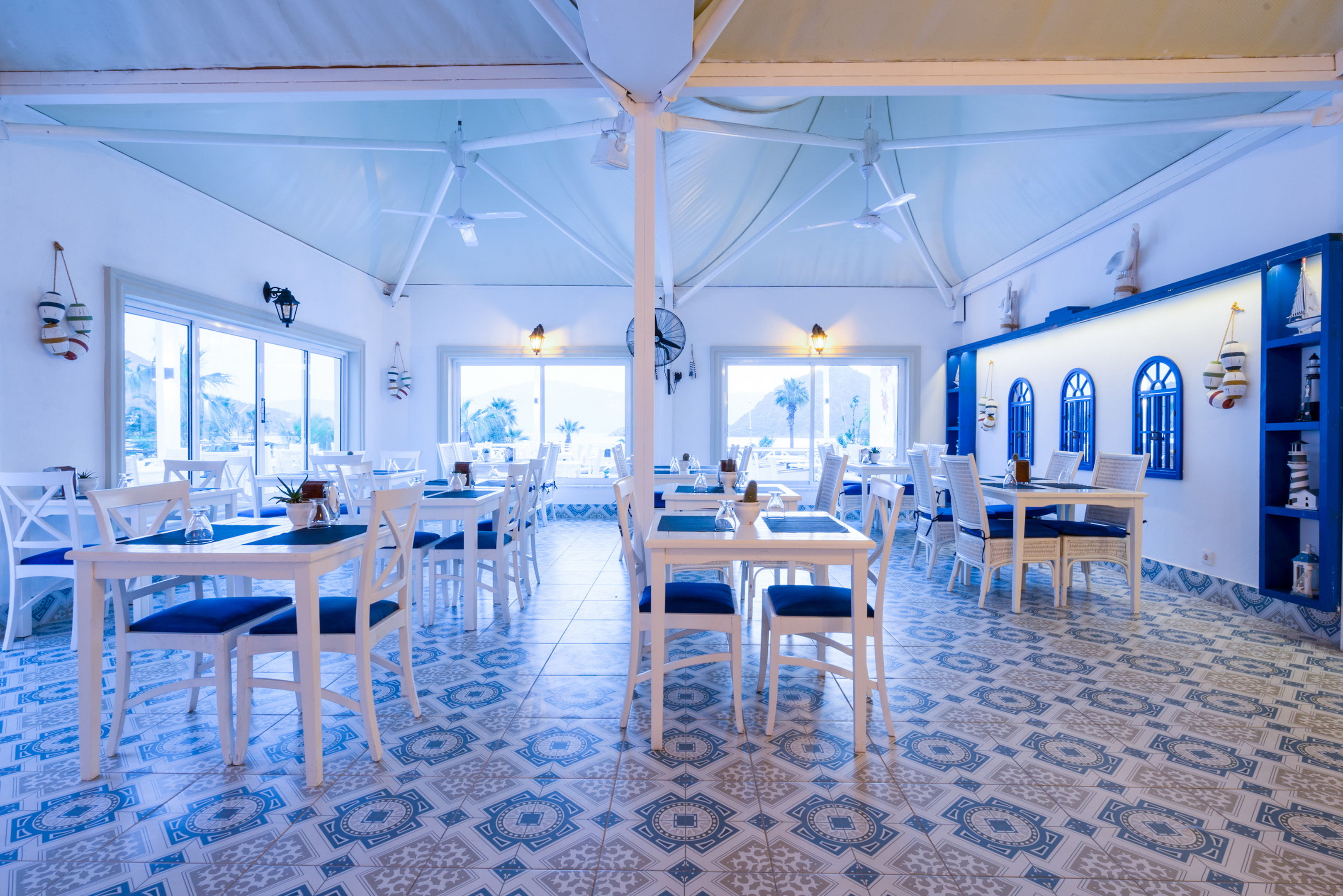 CASA BLANCA BEACH HOTEL 13+