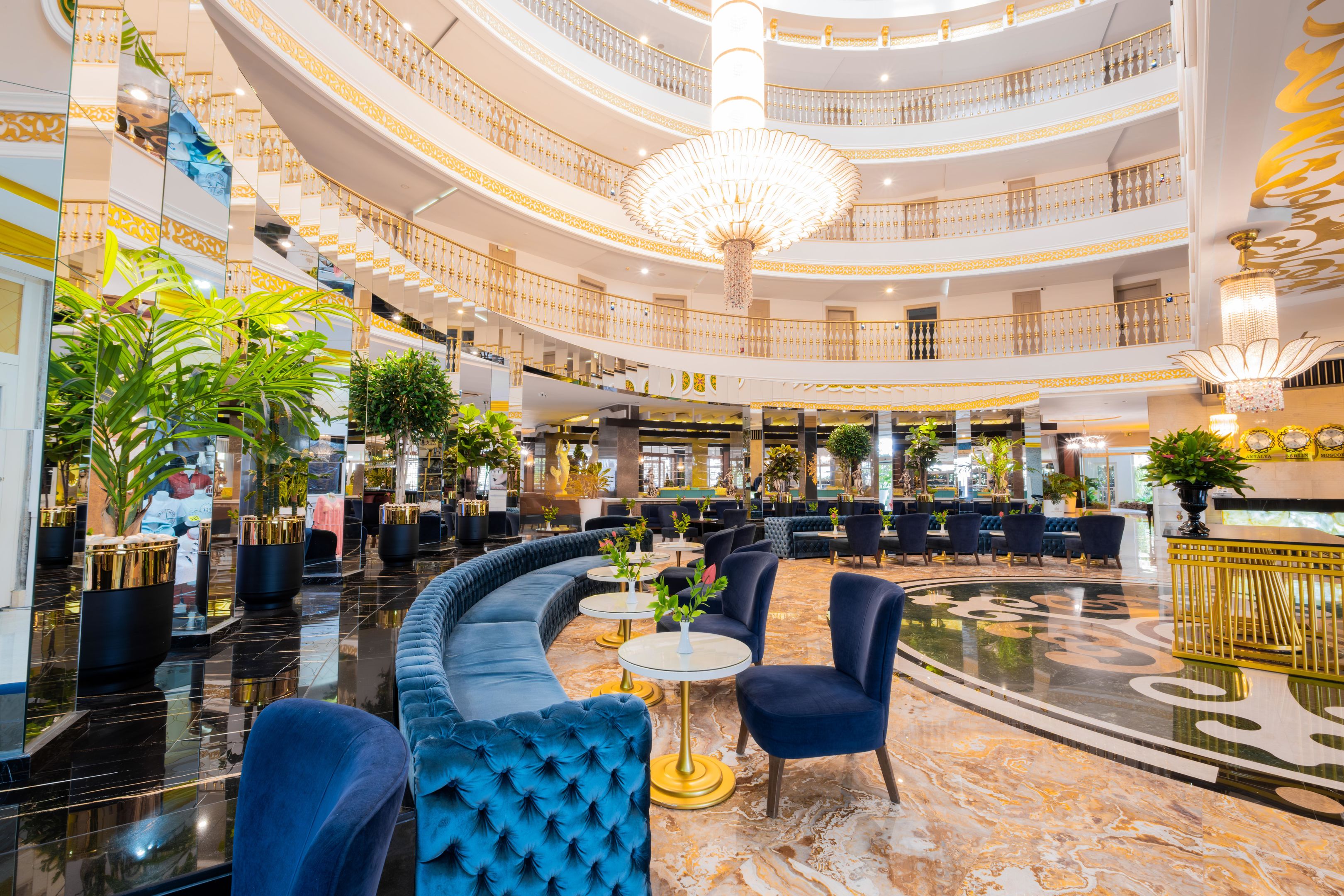 SIDE CROWN PALACE