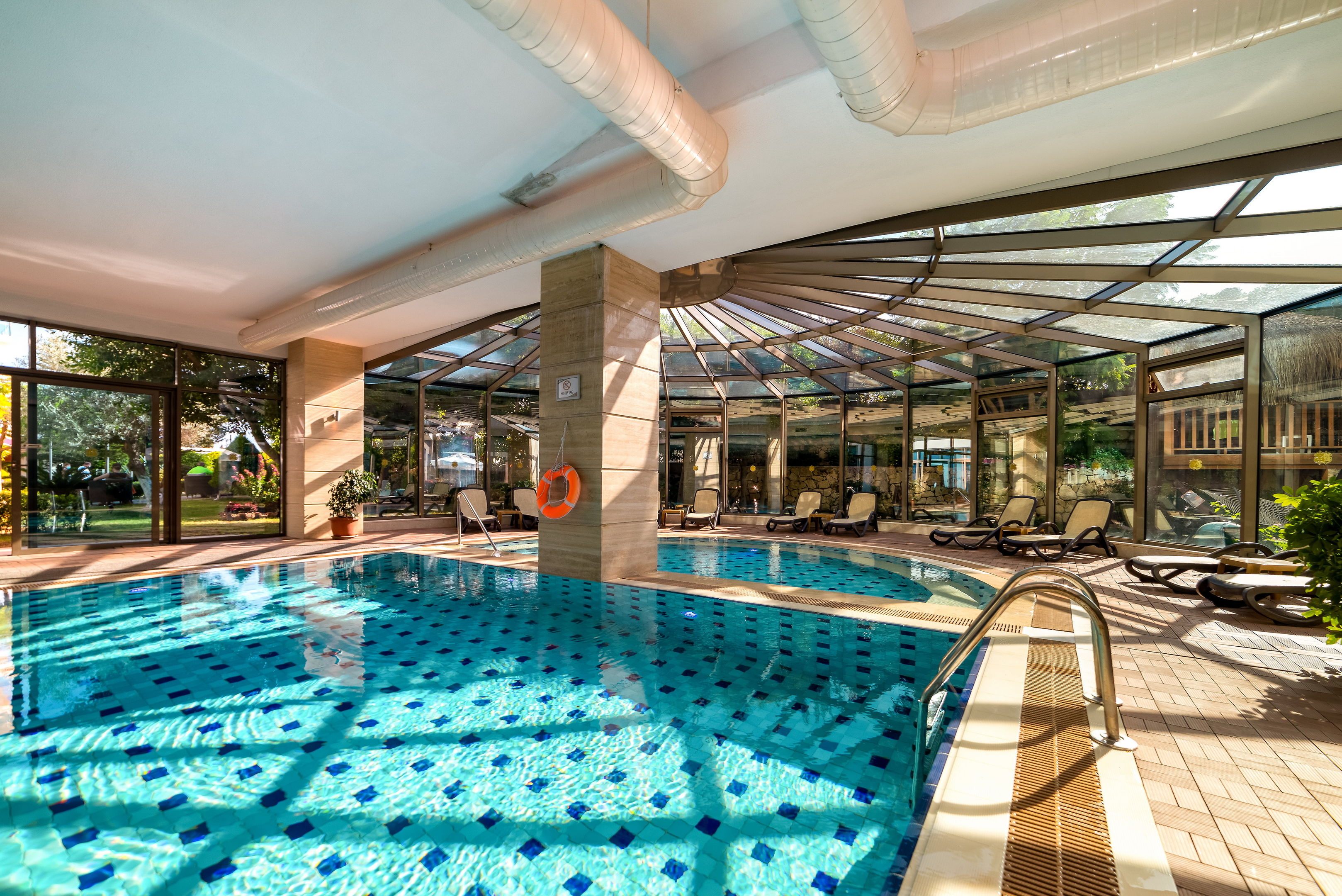 COMMODORE ELITE SUITE-SPA ADULT ONLY 18+
