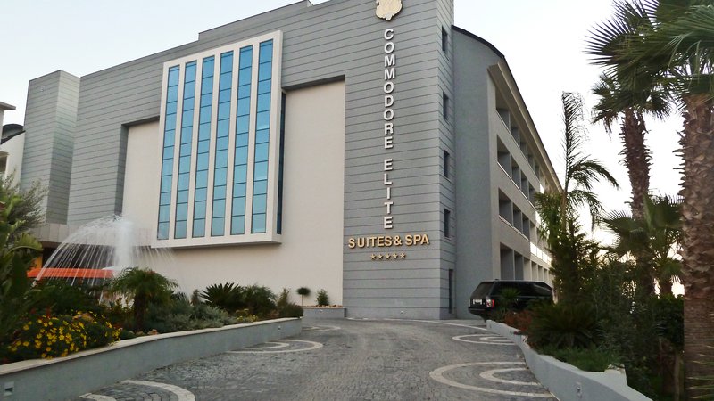 COMMODORE ELITE SUITE-SPA ADULT ONLY 18+