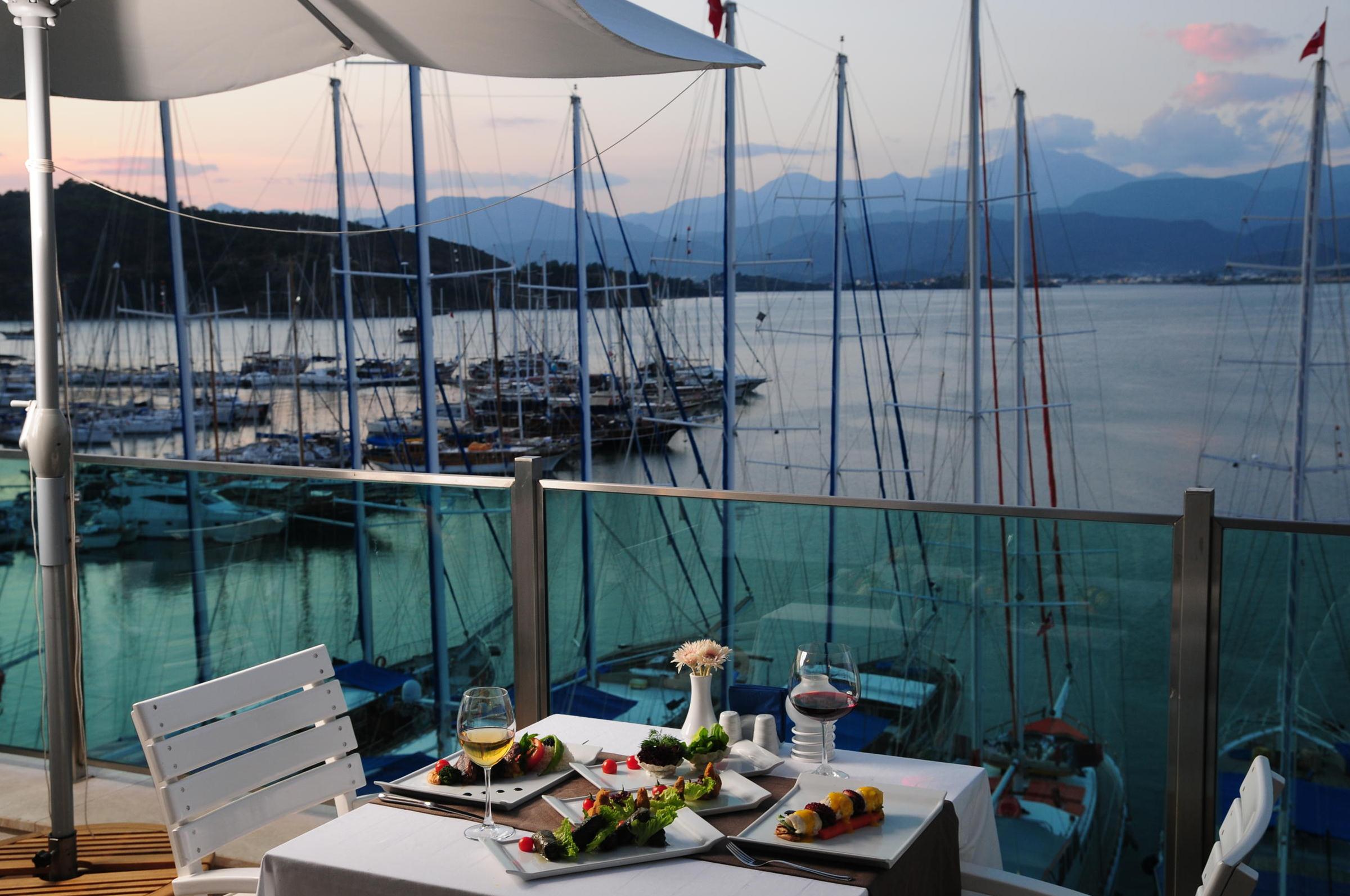 ALESTA YACHT HOTEL