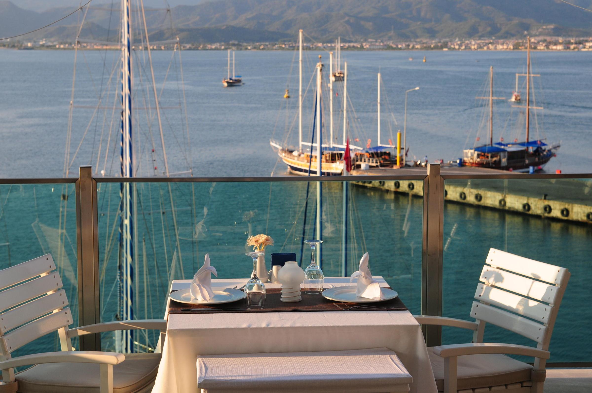 ALESTA YACHT HOTEL