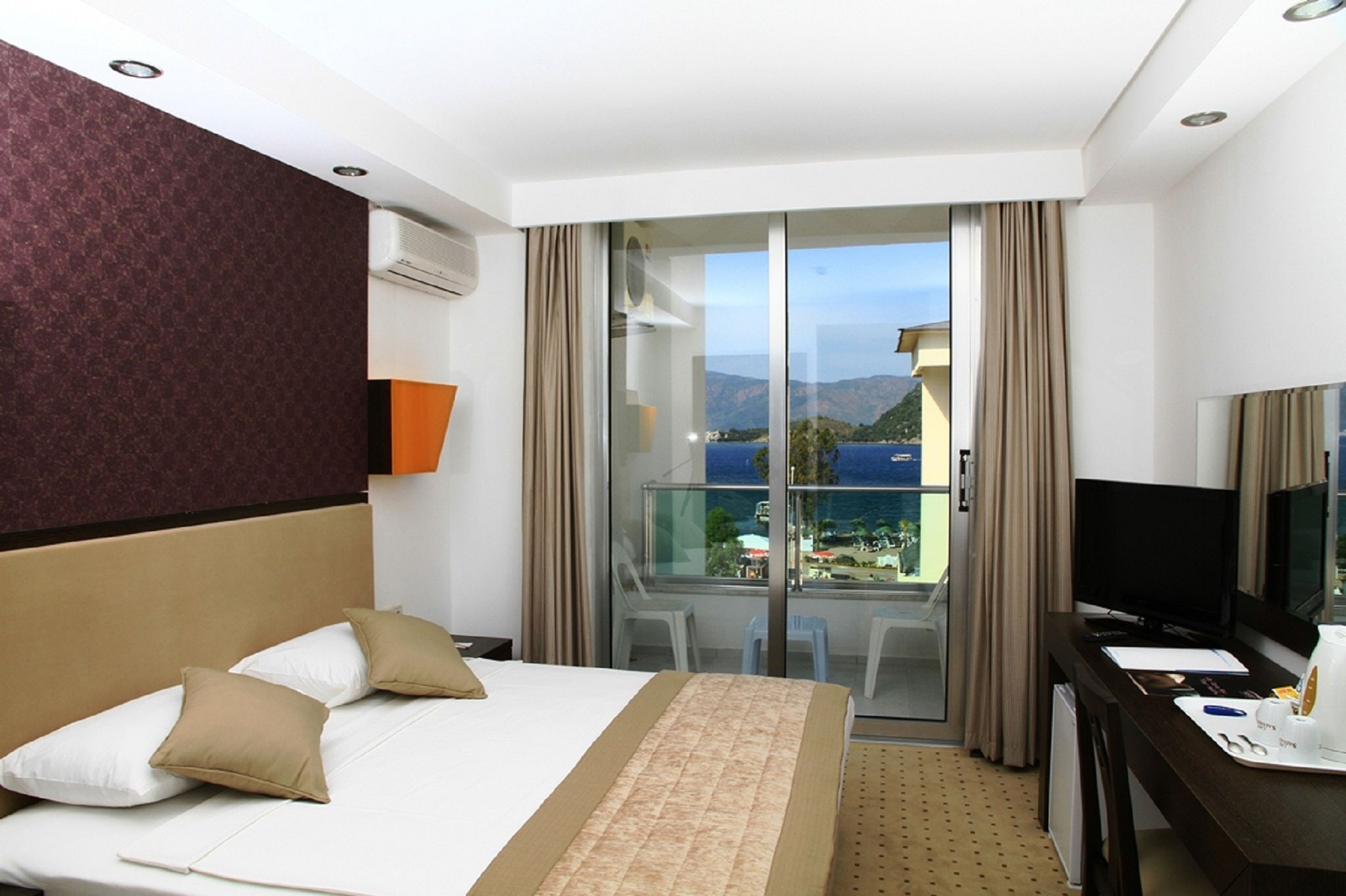 SUPREME BEACH HOTEL 14+