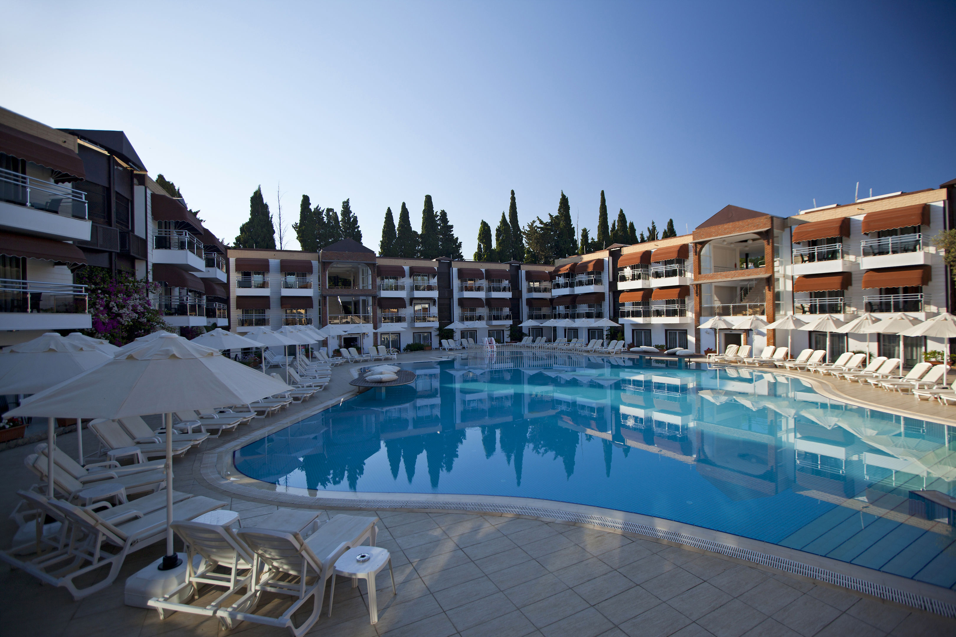 RISA HOTEL