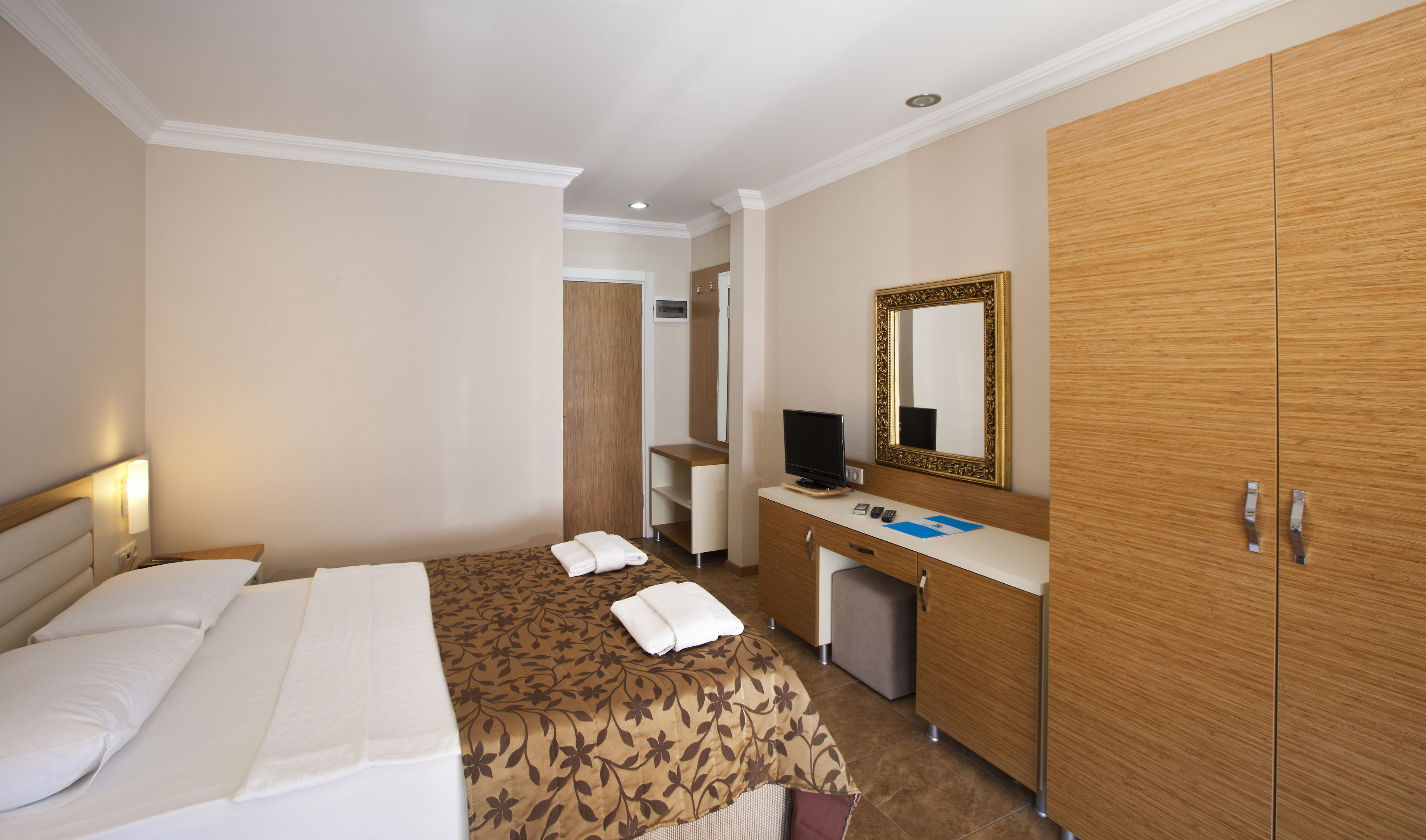 RISA HOTEL