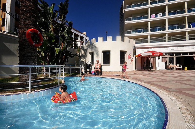 PINETA PARK DELUXE HOTEL