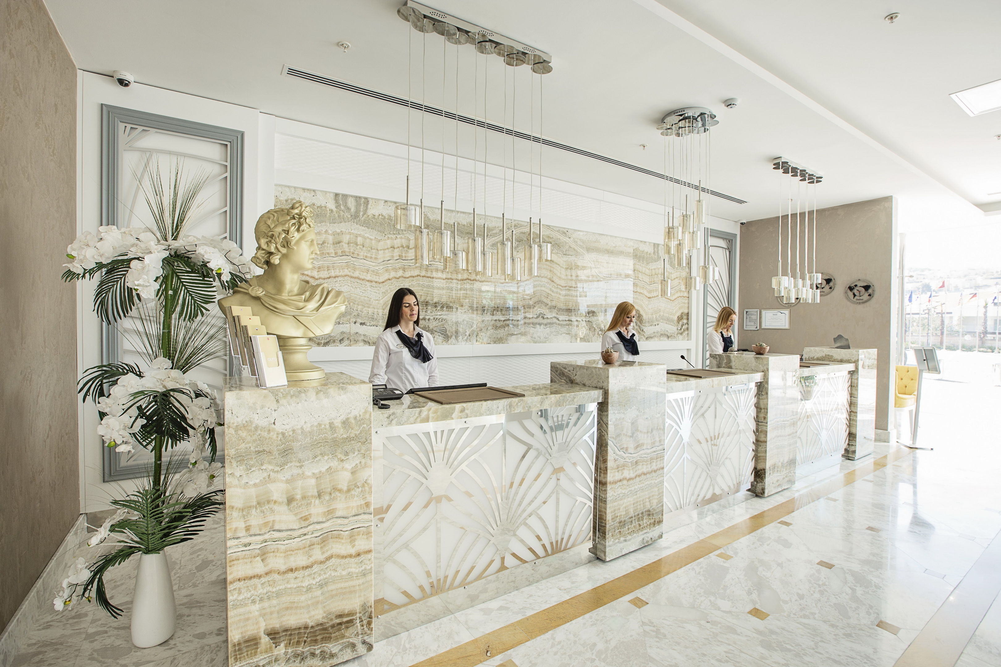 QLUSIVE HOTEL 14+