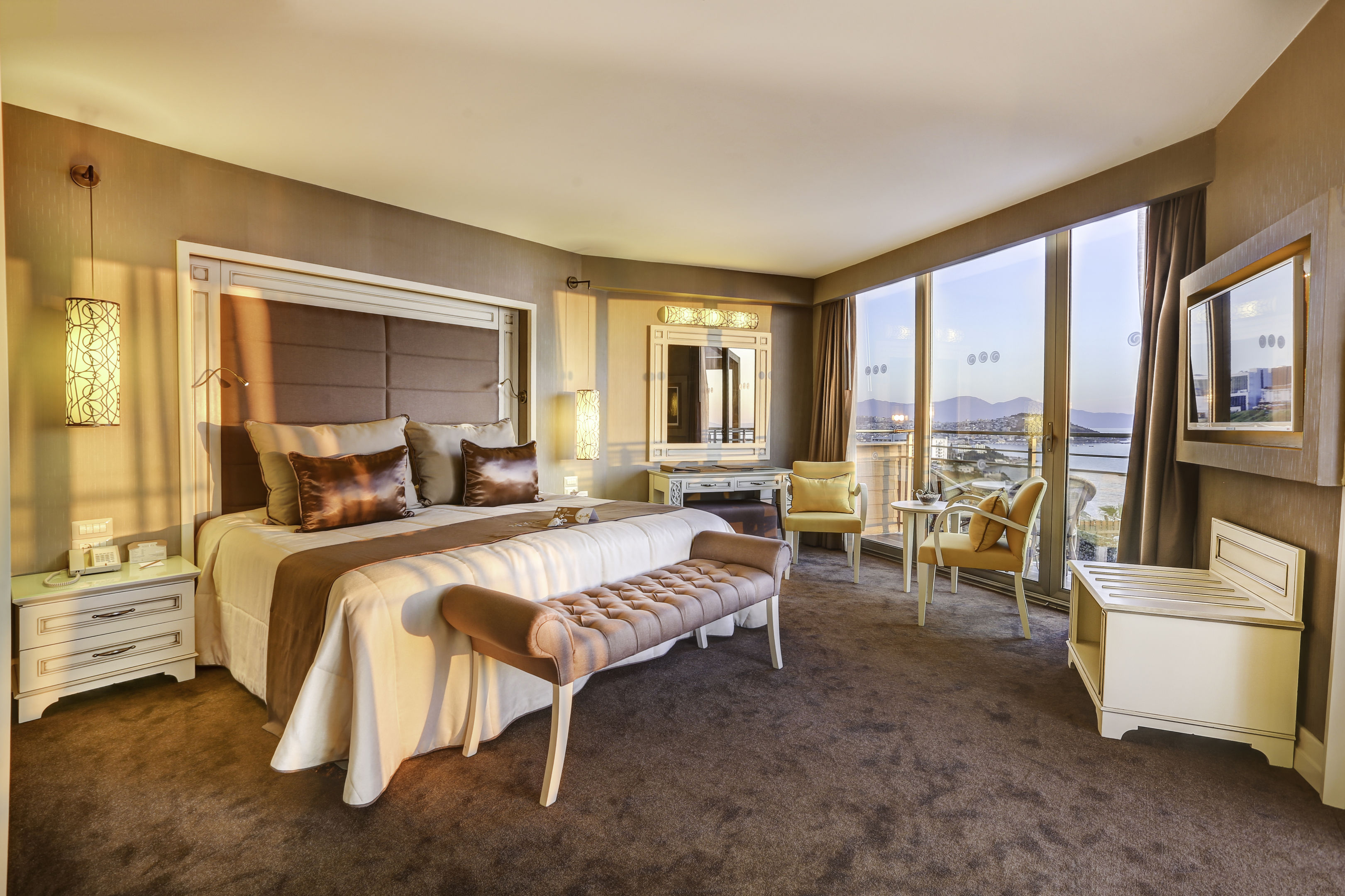 QLUSIVE HOTEL 14+