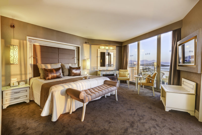 QLUSIVE HOTEL 14+
