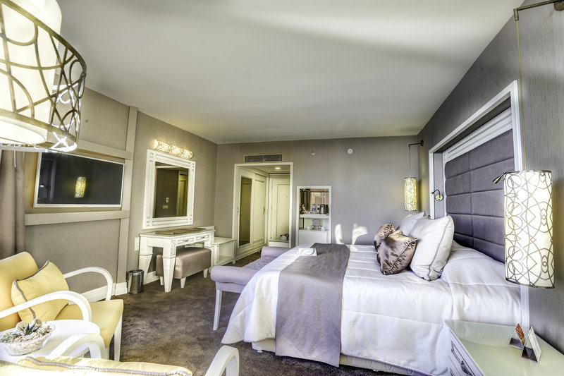 QLUSIVE HOTEL 14+